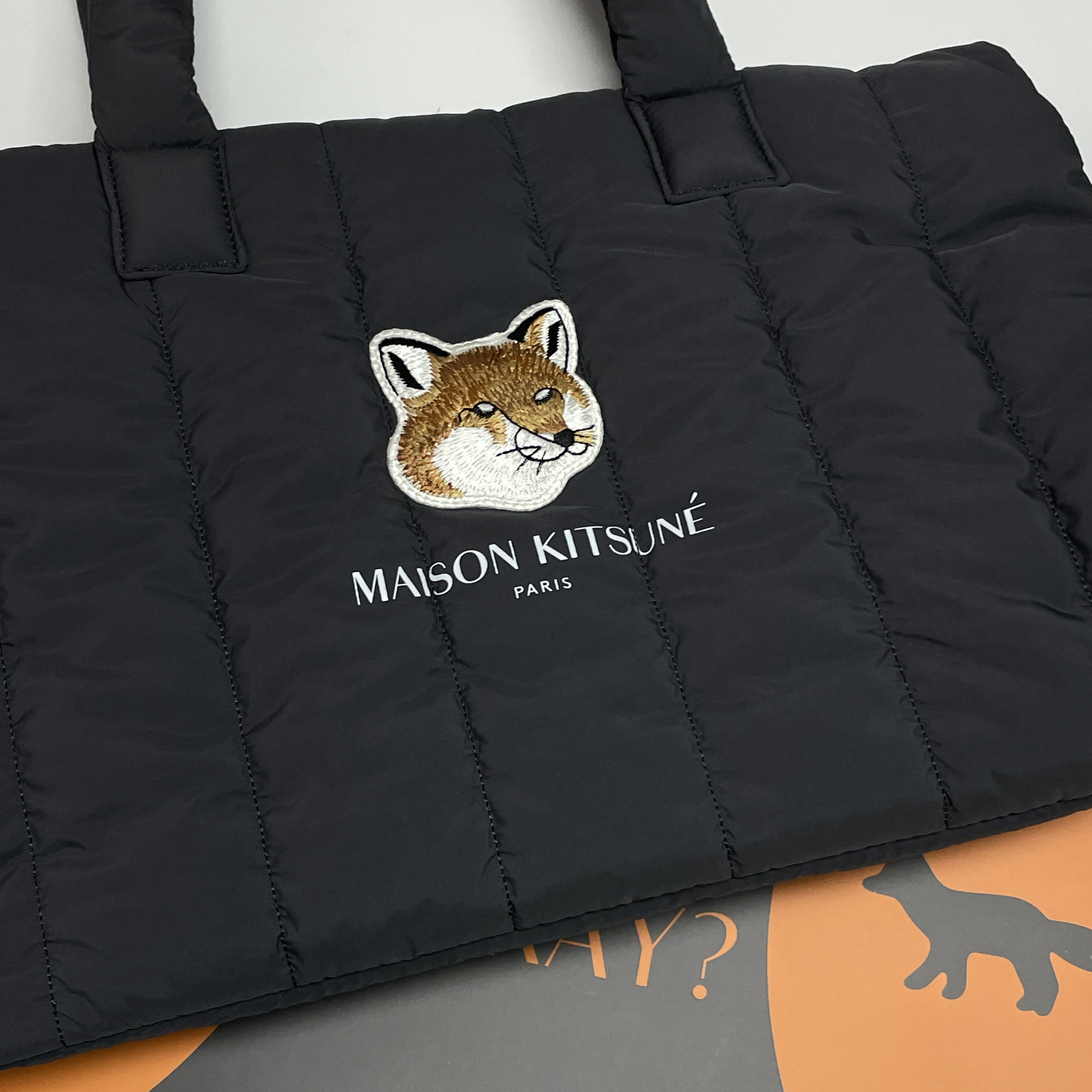 Maison Kitsune x Laneige Padded Bag Navy 착용 스타일 - 2