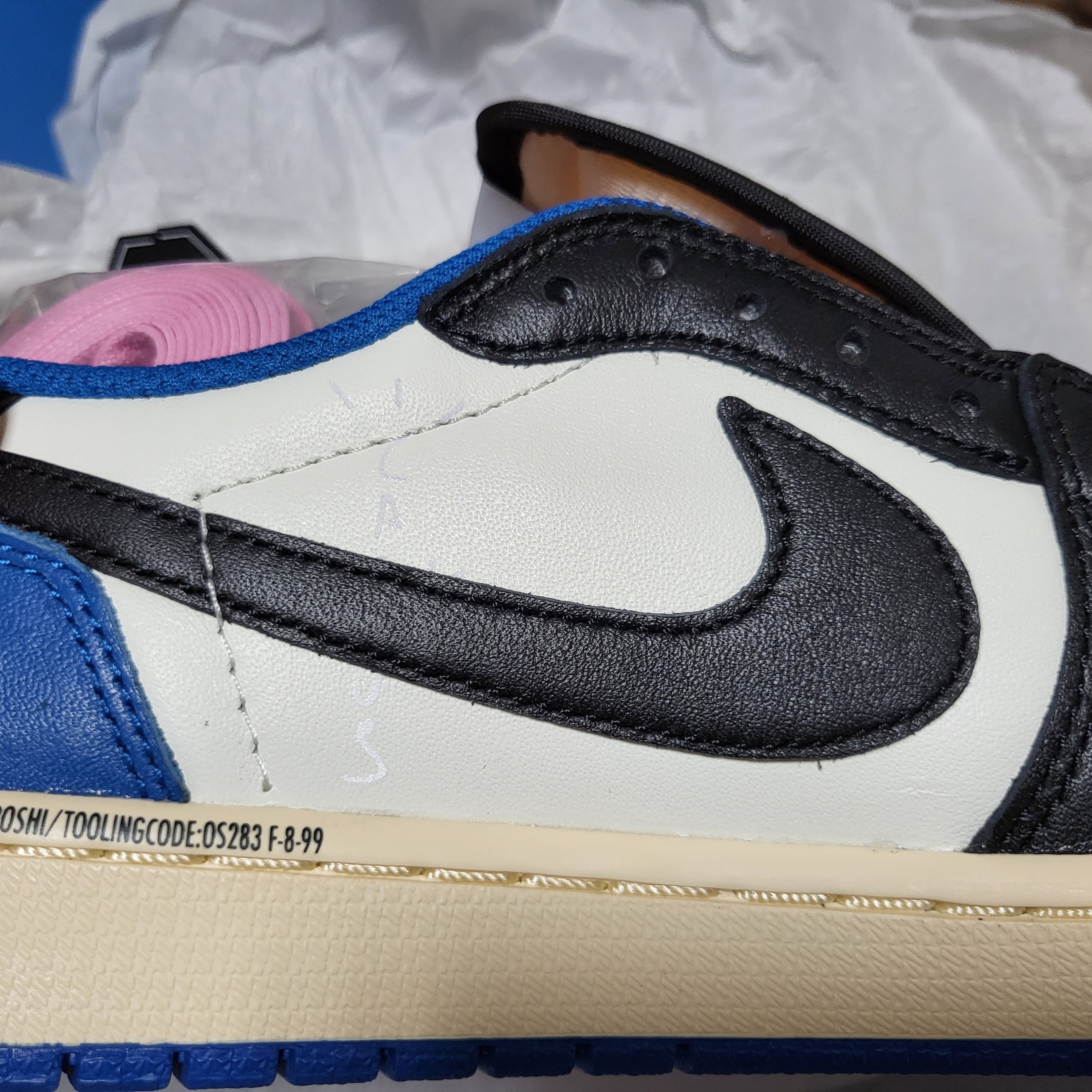 Jordan 1 x Travis Scott x Fragment Retro Low OG SP Military Blue 착용 스타일 - 3