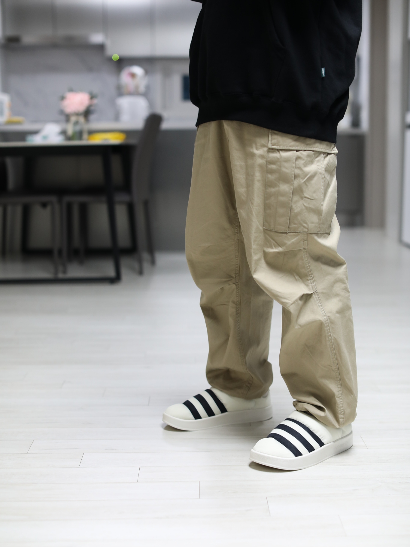 Adidas Puffylette Off White 착용 스타일 - 2