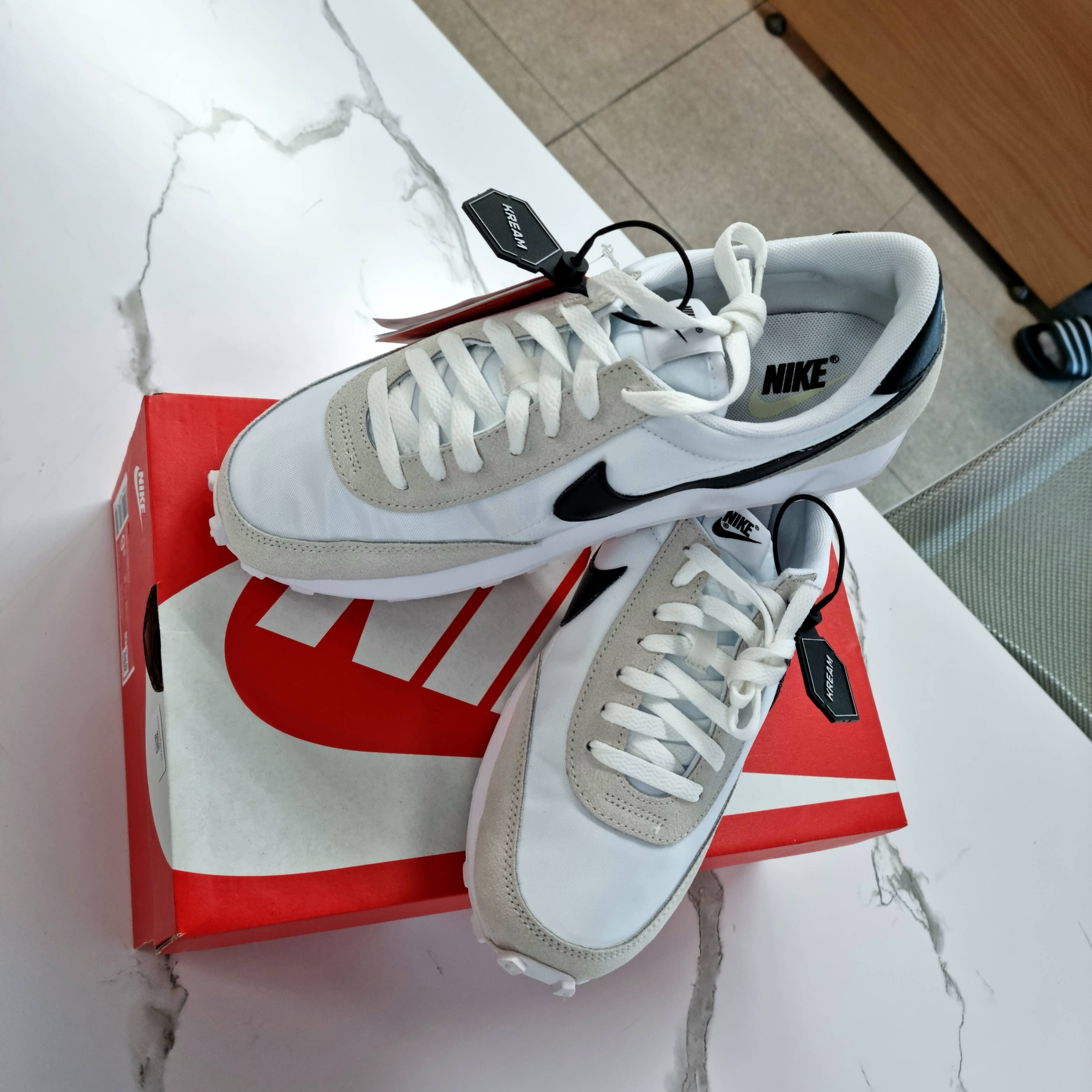 (W) Nike Daybreak Summit White Black 착용 스타일 - 3