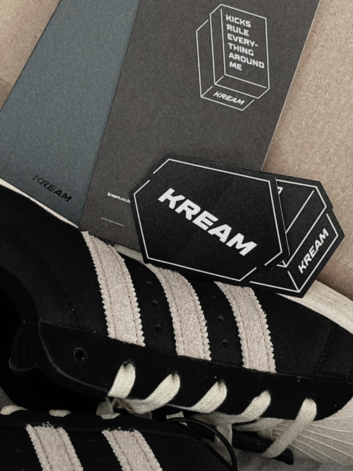 Adidas Superstar 82 Black White 착용 스타일 - 2