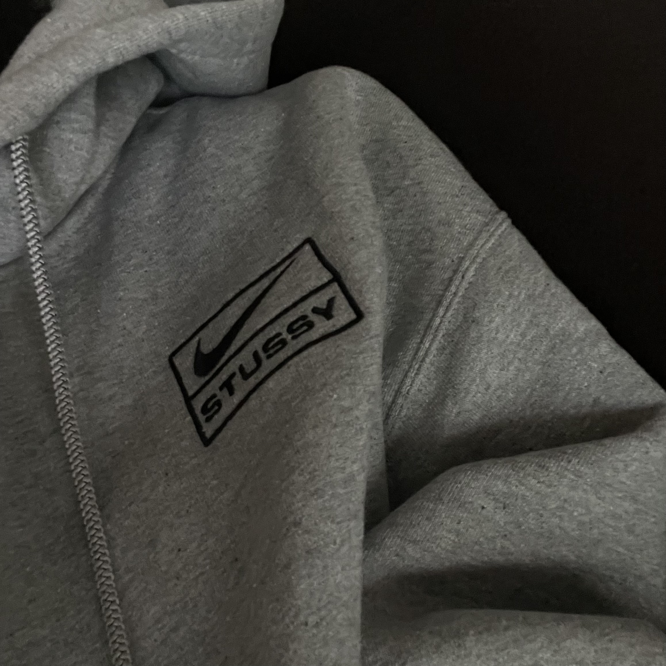 Nike x Stussy NRG RA Pullover Hoodie Dark Grey Heather (DJ9488-063) 착용 스타일