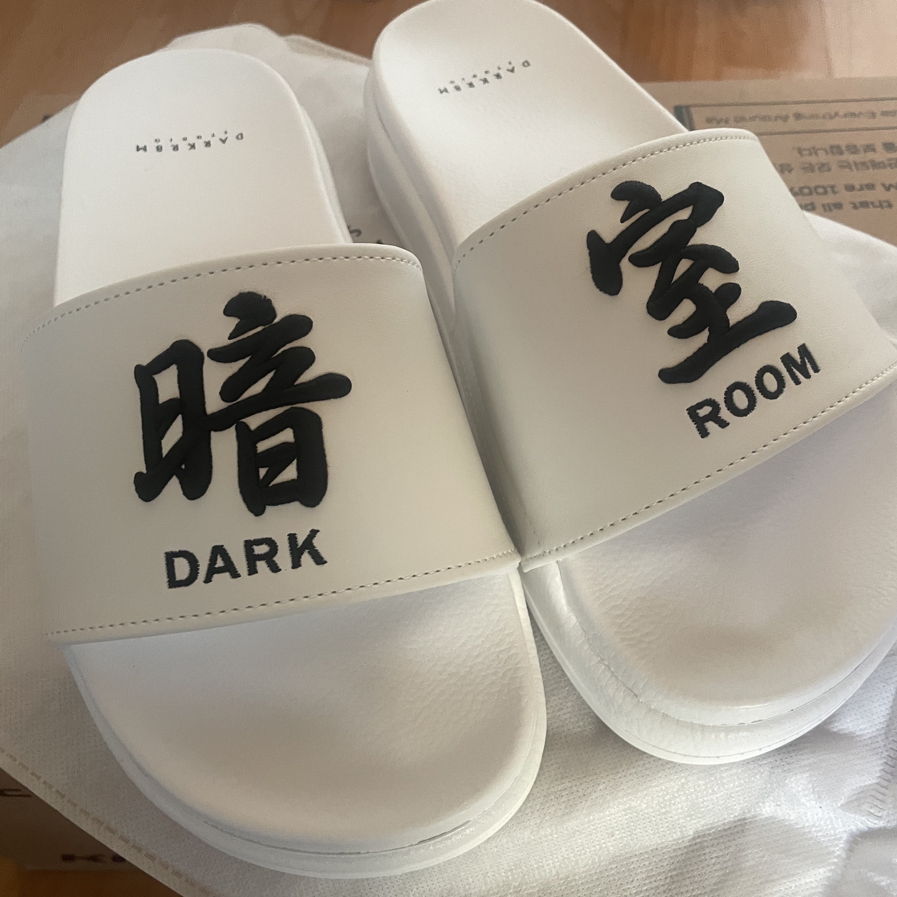 Darkr8m Studio Slides White 착용 스타일
