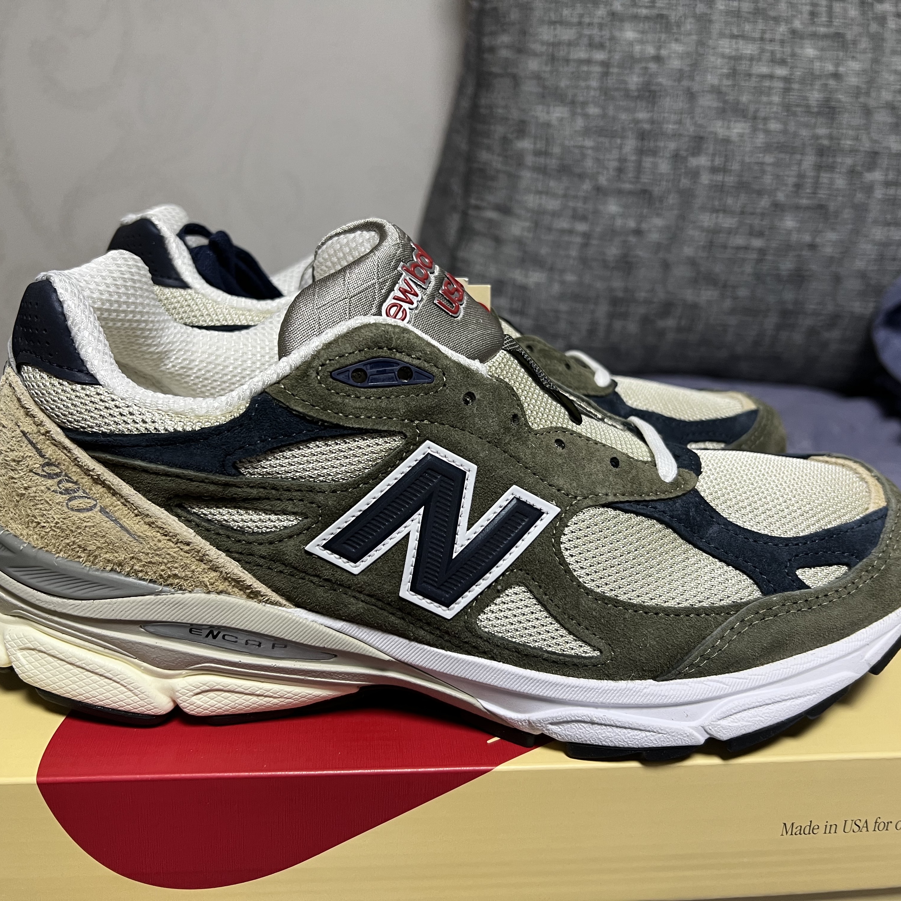 New Balance 990v3 Made in USA Olive 착용 스타일 - 2