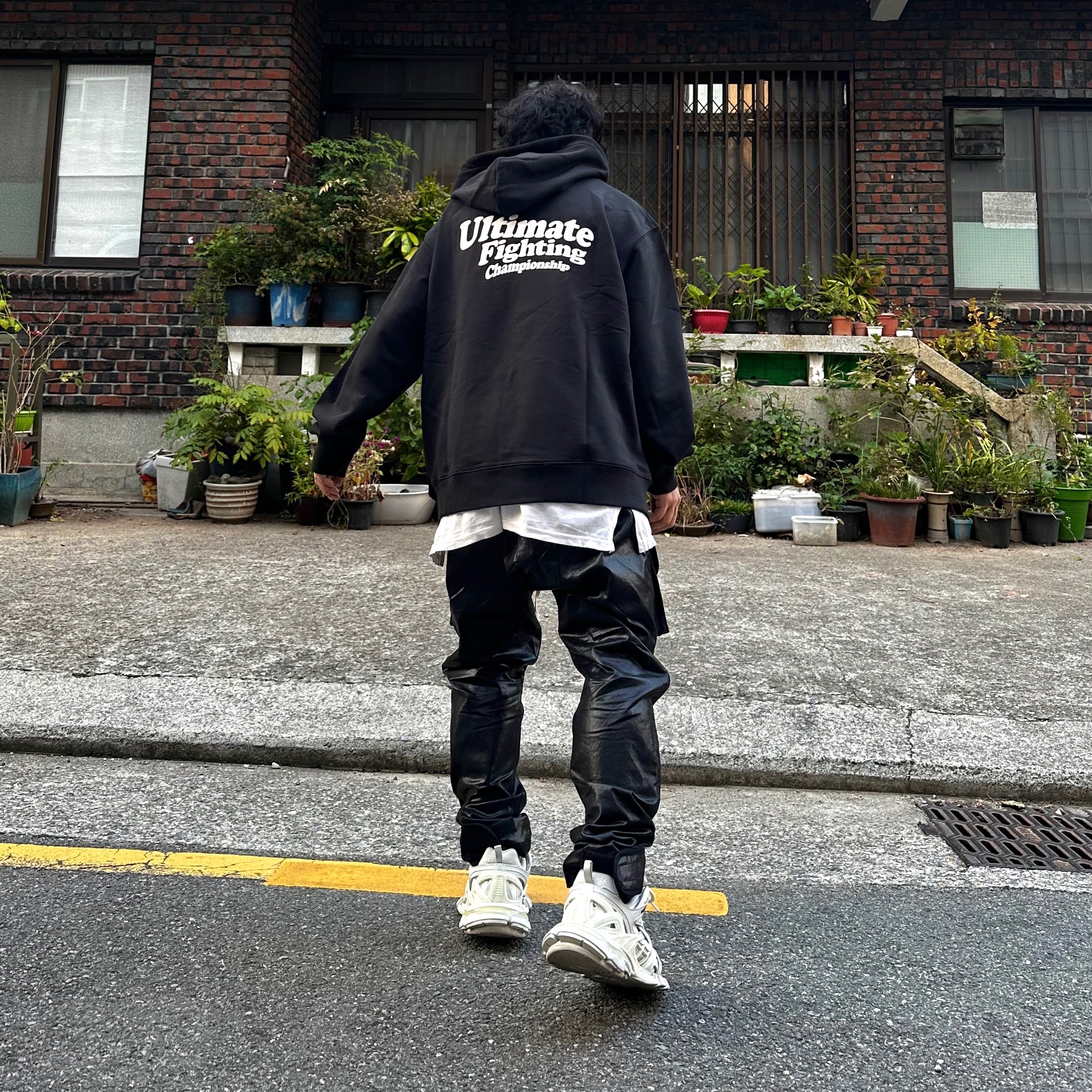 Balenciaga Track.2 Sneakers White 착용 스타일 - 2