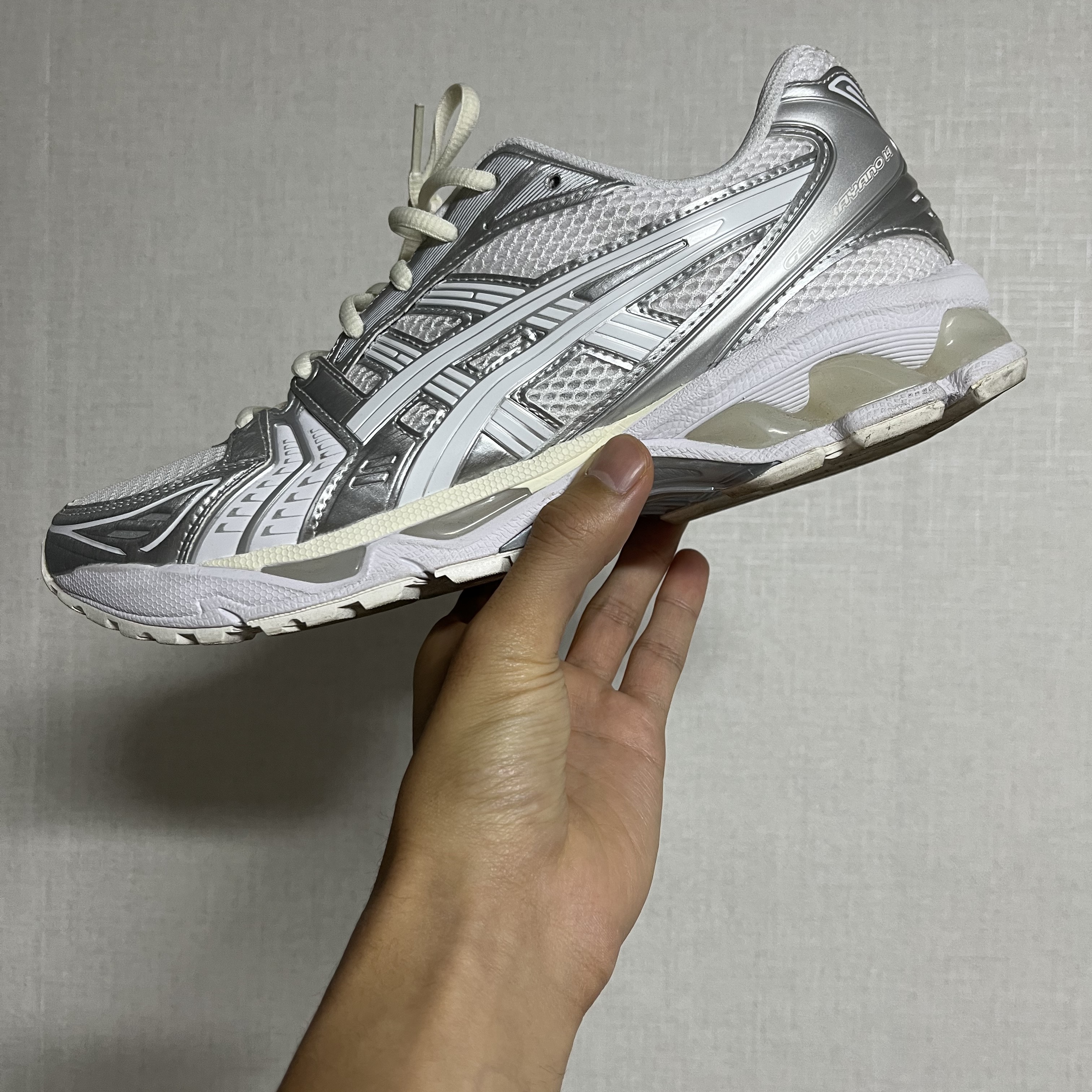 Asics x JJJJound Gel-Kayano 14 Silver White 착용 스타일