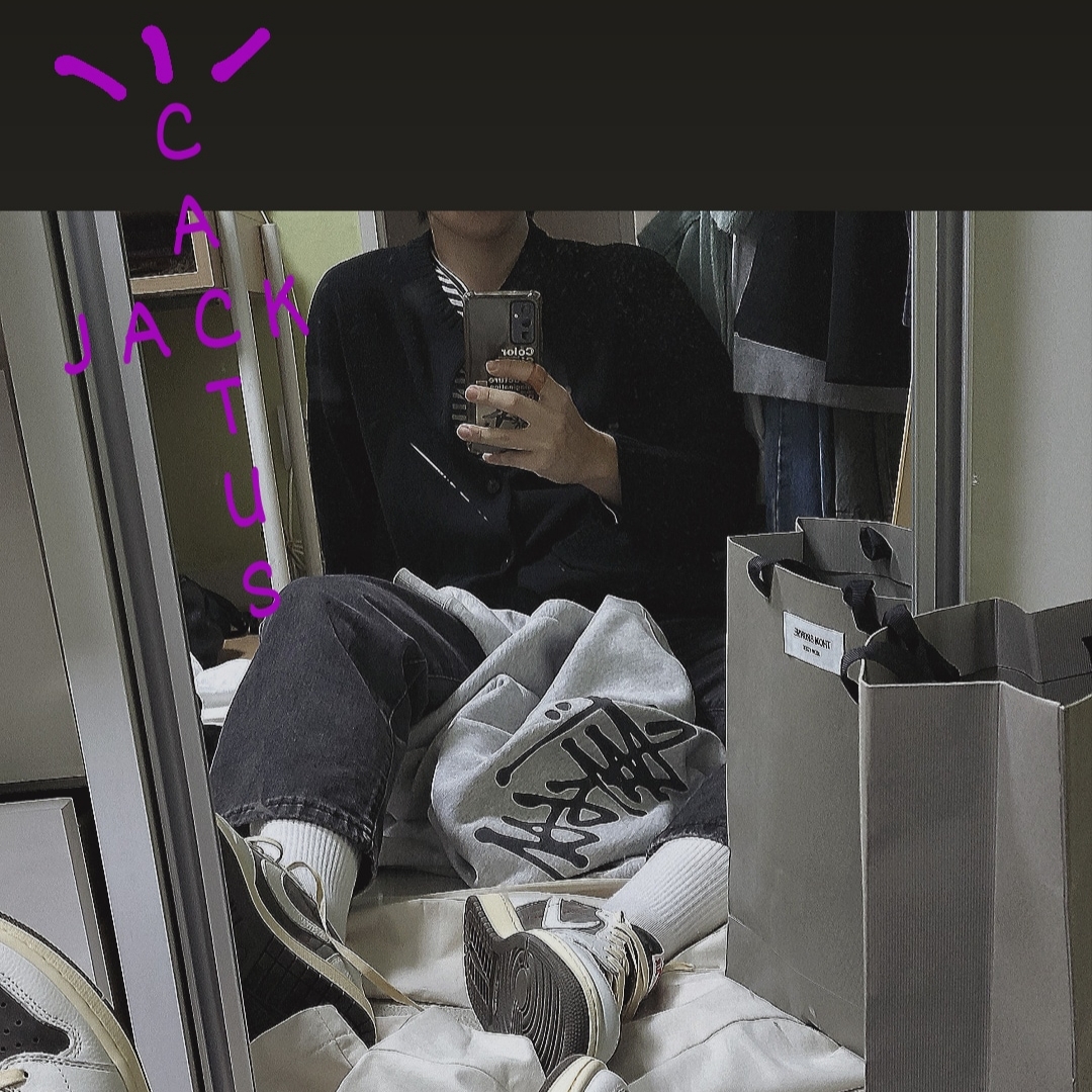 Jordan 1 x Travis Scott Retro Low OG SP Sail and Ridgerock, Thom Browne Milano Stitch 4-Bar Cardigan Medium Grey 착용 스타일 - 1