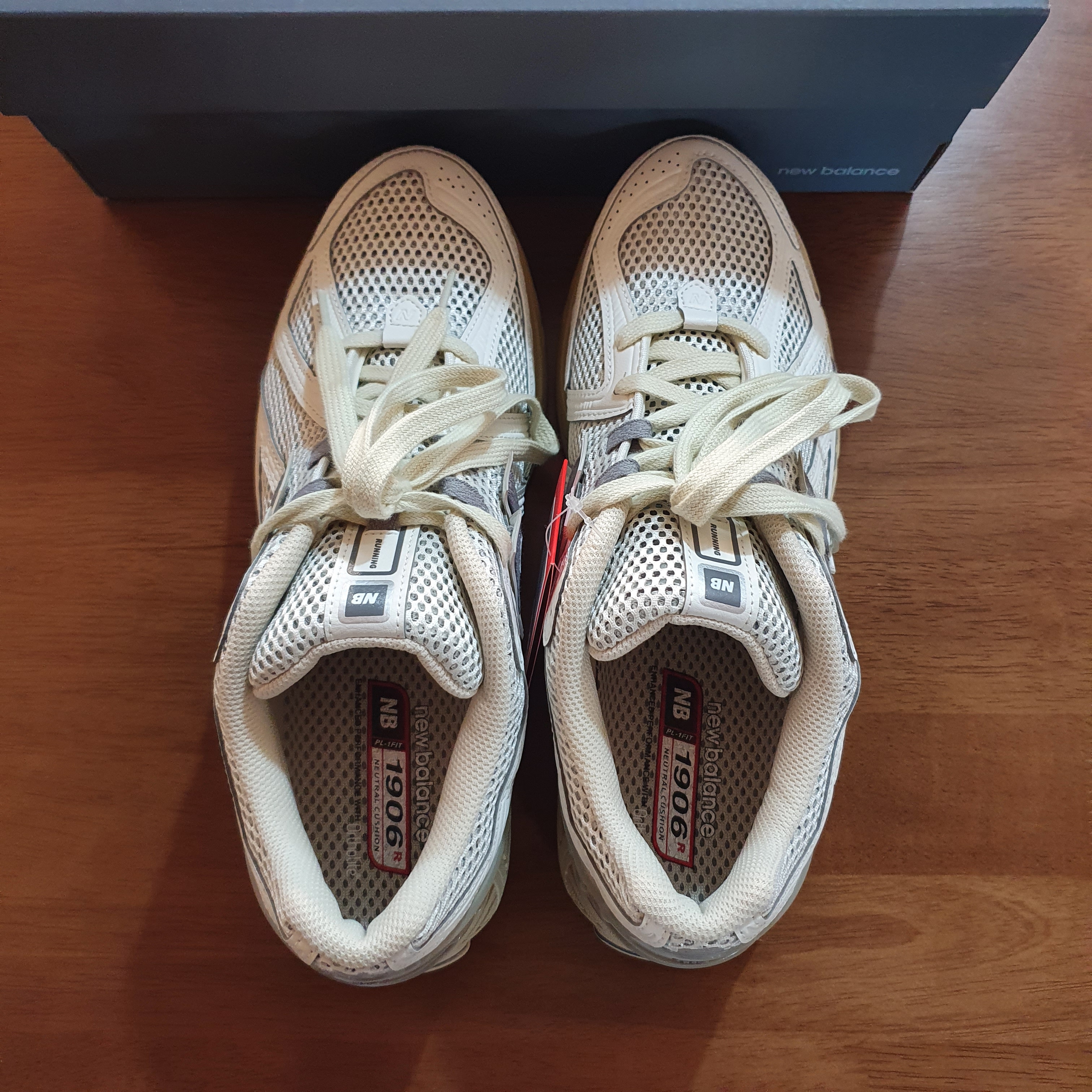 New Balance 1906R White Gray 착용 스타일 - 2
