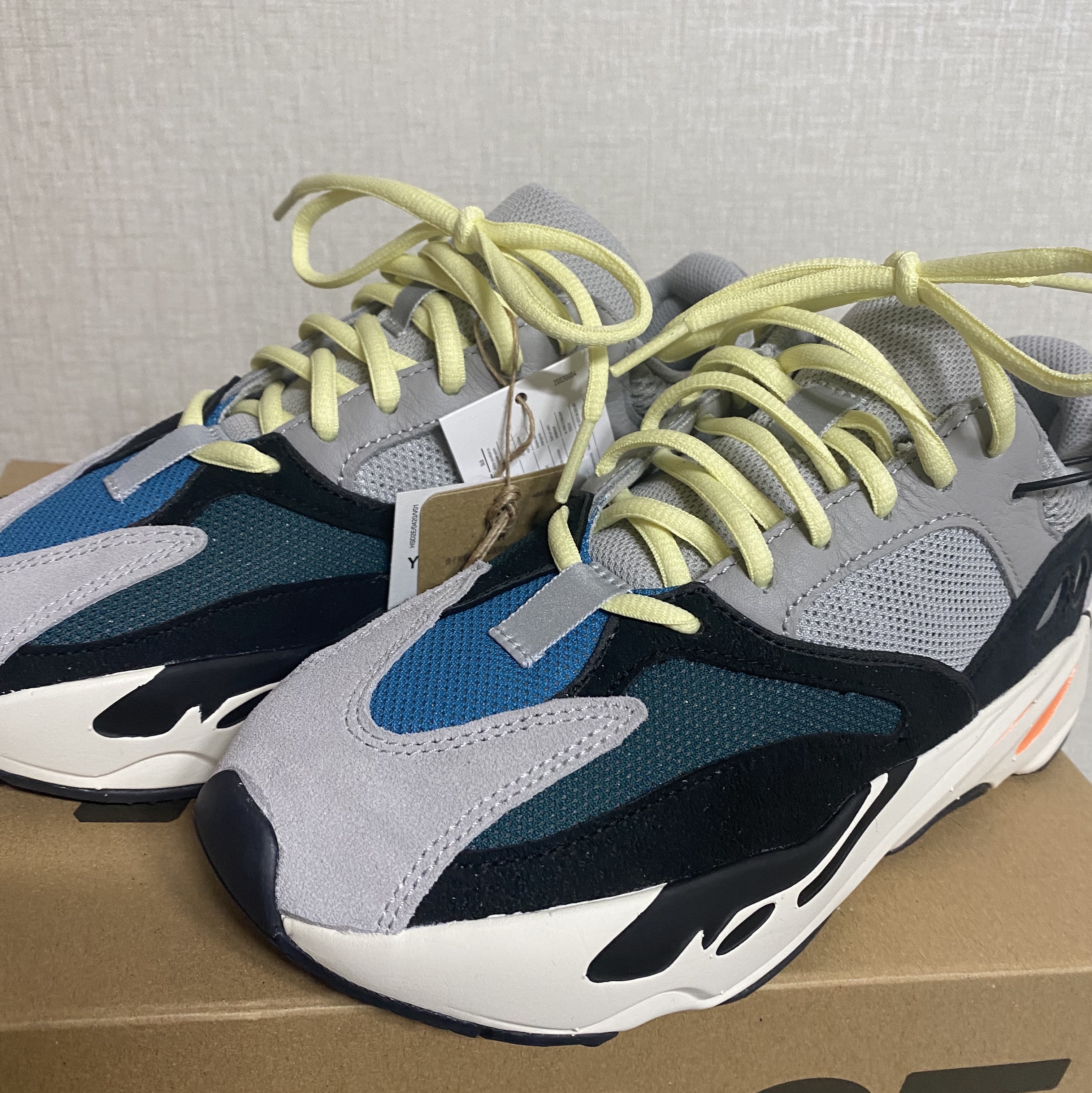 Adidas Yeezy Boost 700 Wave Runner Solid Grey 2021/2022 착용 스타일 - 3