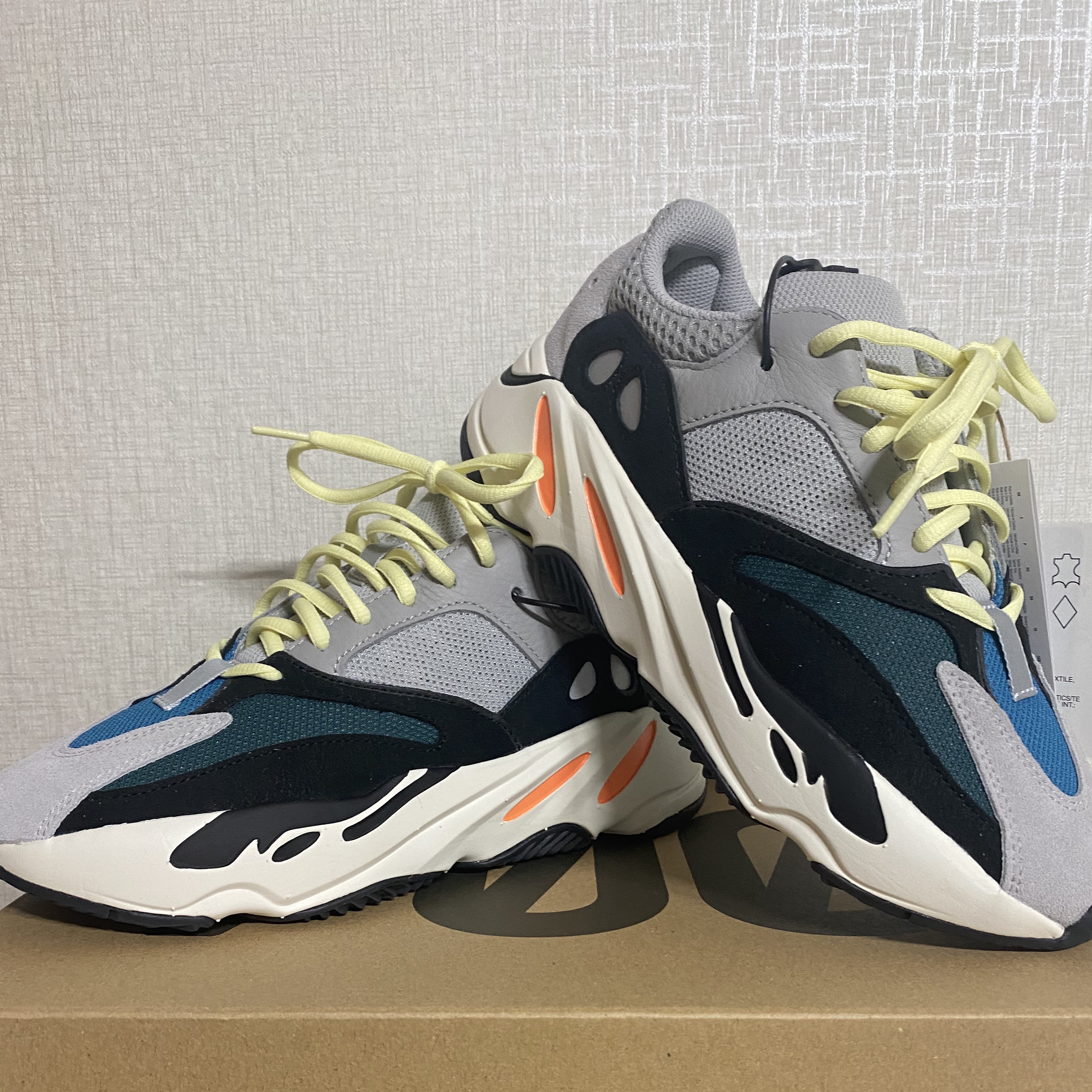 Adidas Yeezy Boost 700 Wave Runner Solid Grey 2021/2022 착용 스타일 - 1
