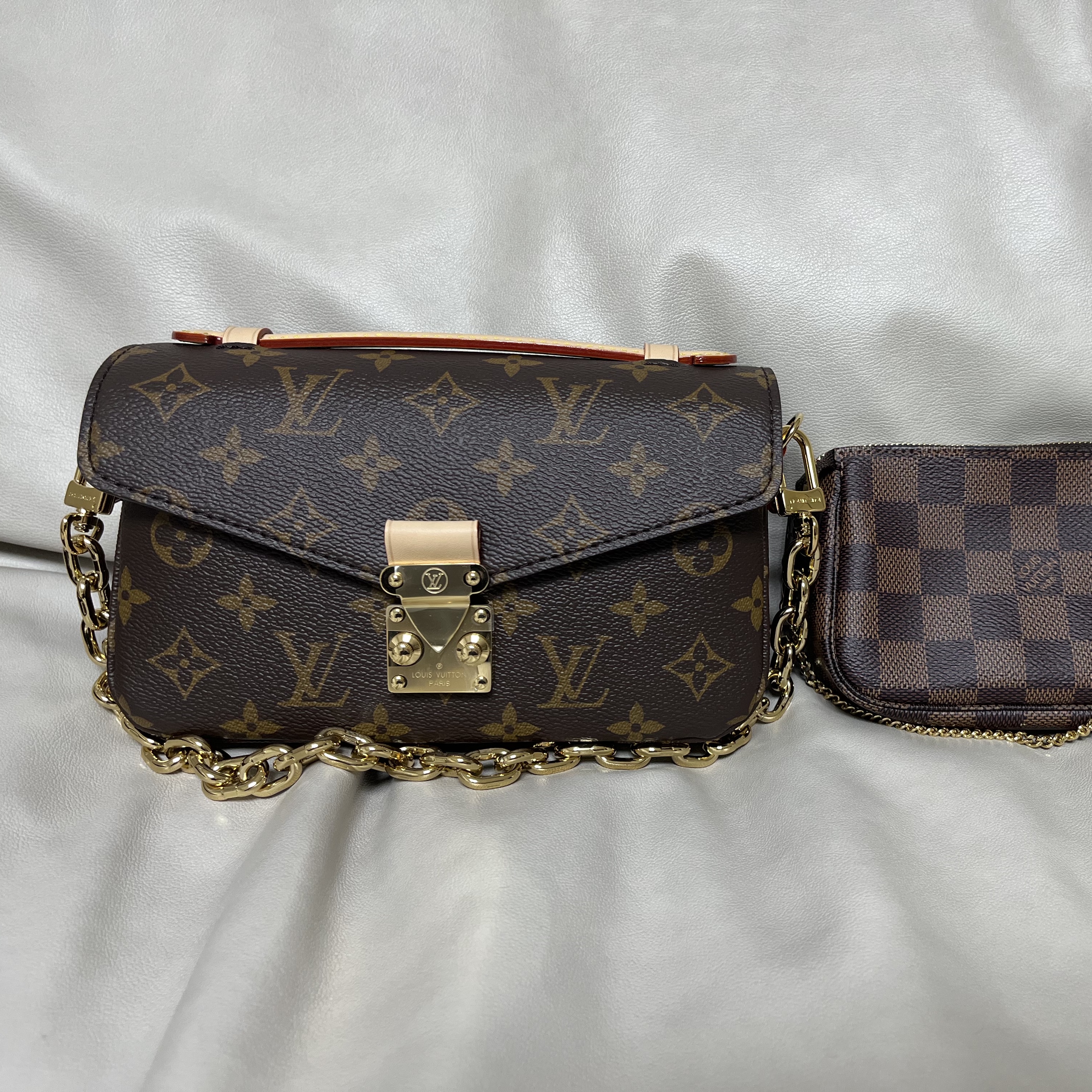Louis Vuitton Pochette Metis East West Monogram 착용 스타일 - 4