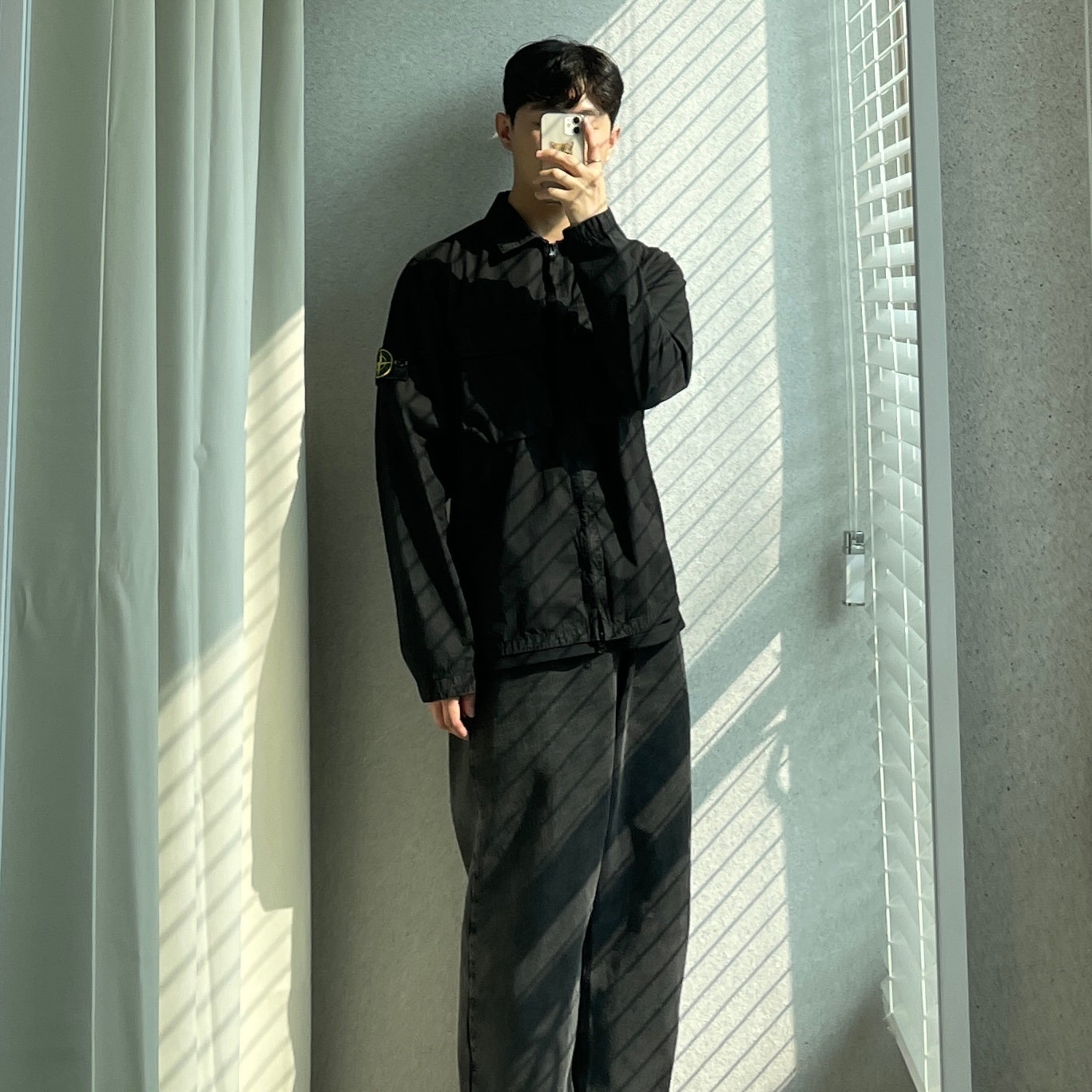 Stone Island 114WN T.CO+OLD Overshirt Black - 22SS, Birkenstock x Ader Error A630 Black 착용 스타일 - 1