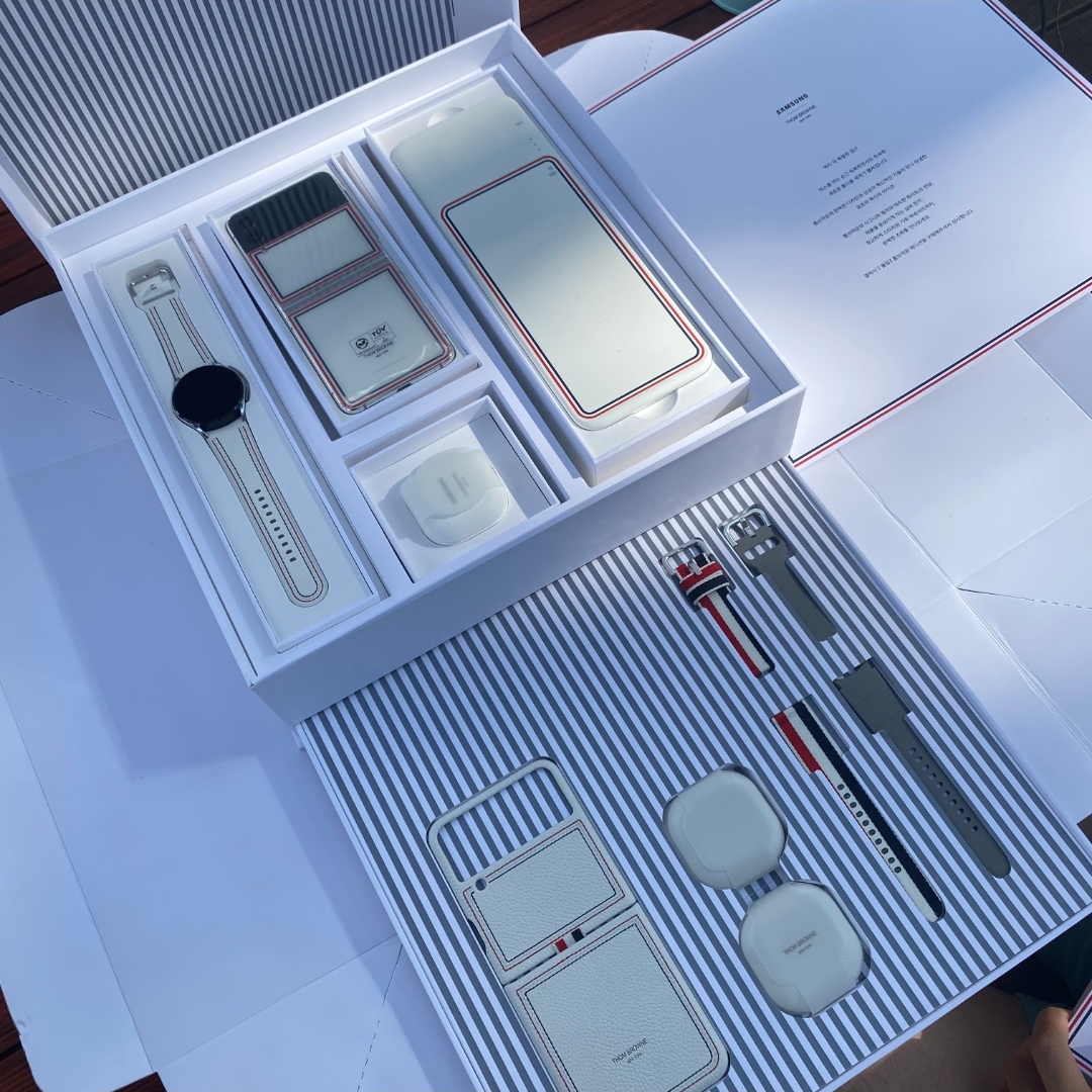 Samsung Galaxy Watch4 Classic Thom Browne Edition (Korean Ver.) 착용 스타일