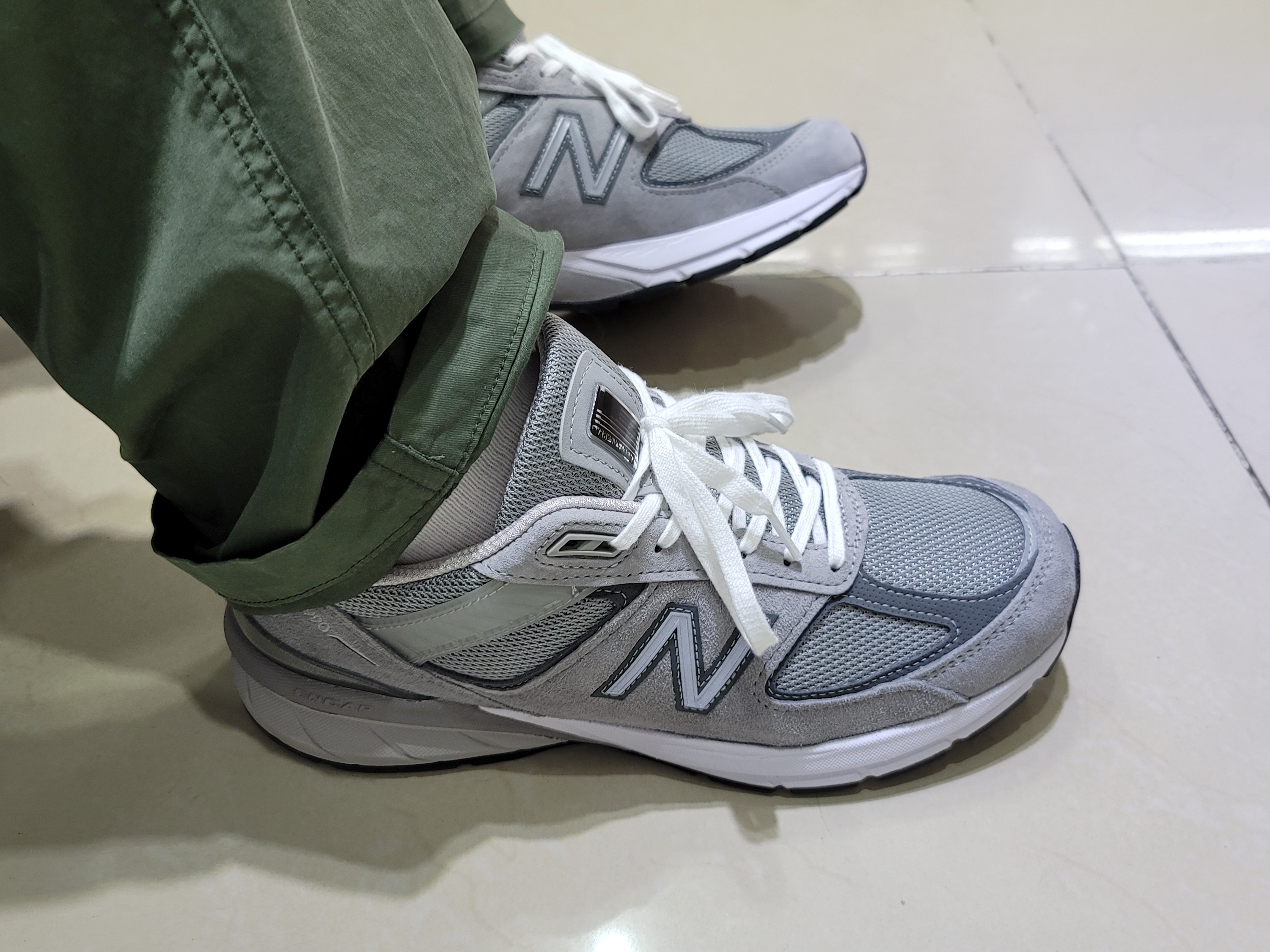 New Balance 990v5 Made in USA Grey - D Standard 착용 스타일 - 1