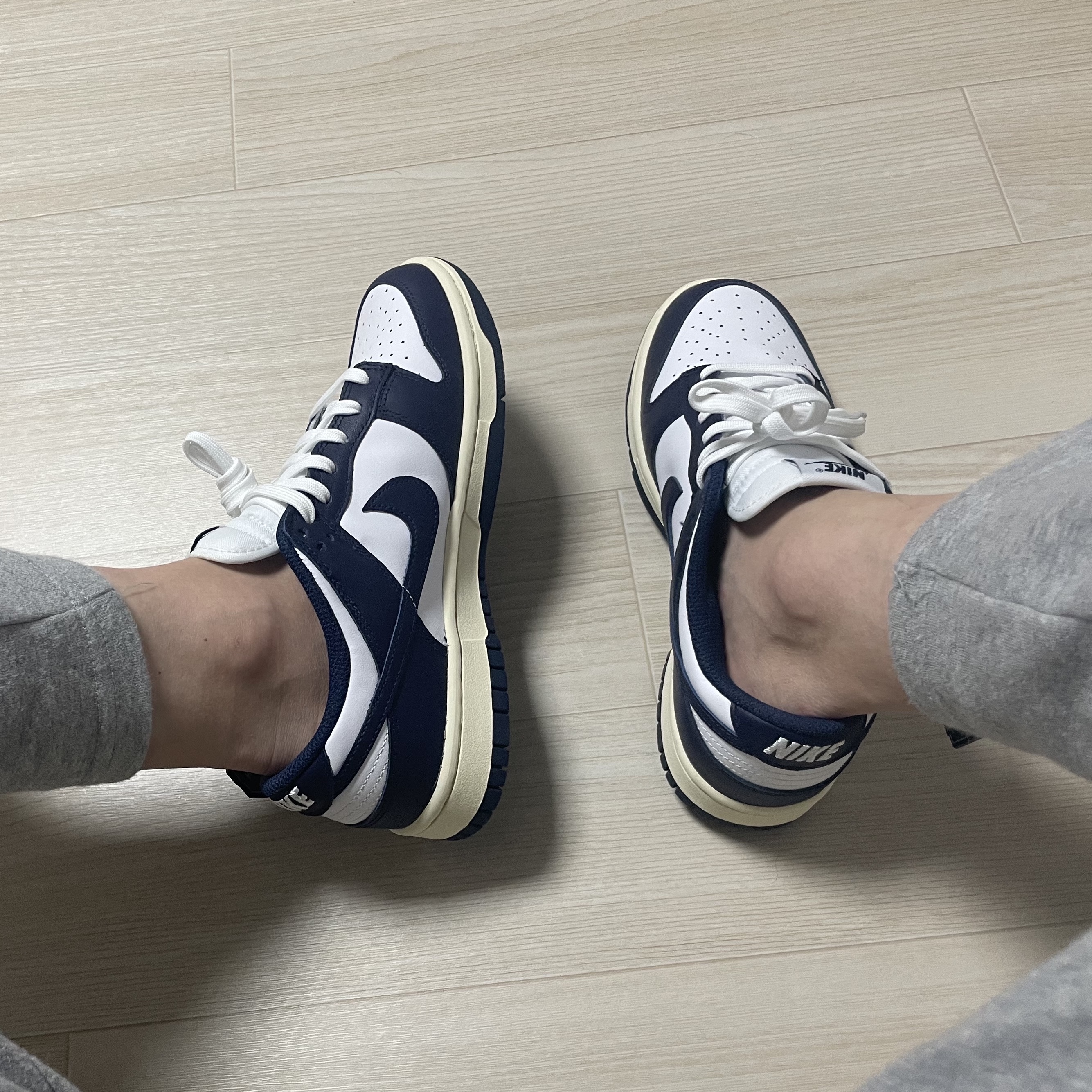 (W) Nike Dunk Low Vintage Midnight Navy 착용 스타일