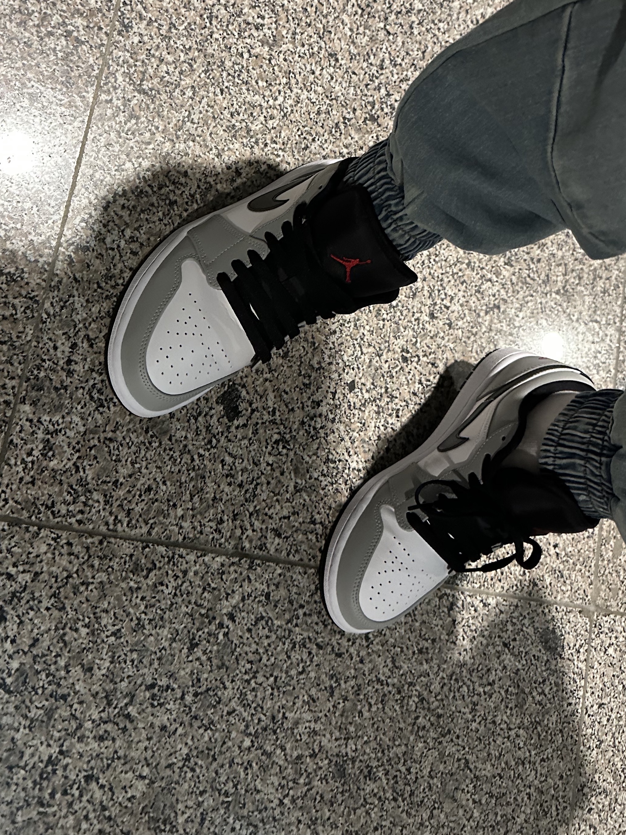Jordan 1 Low Light Smoke Grey 착용 스타일 - 2