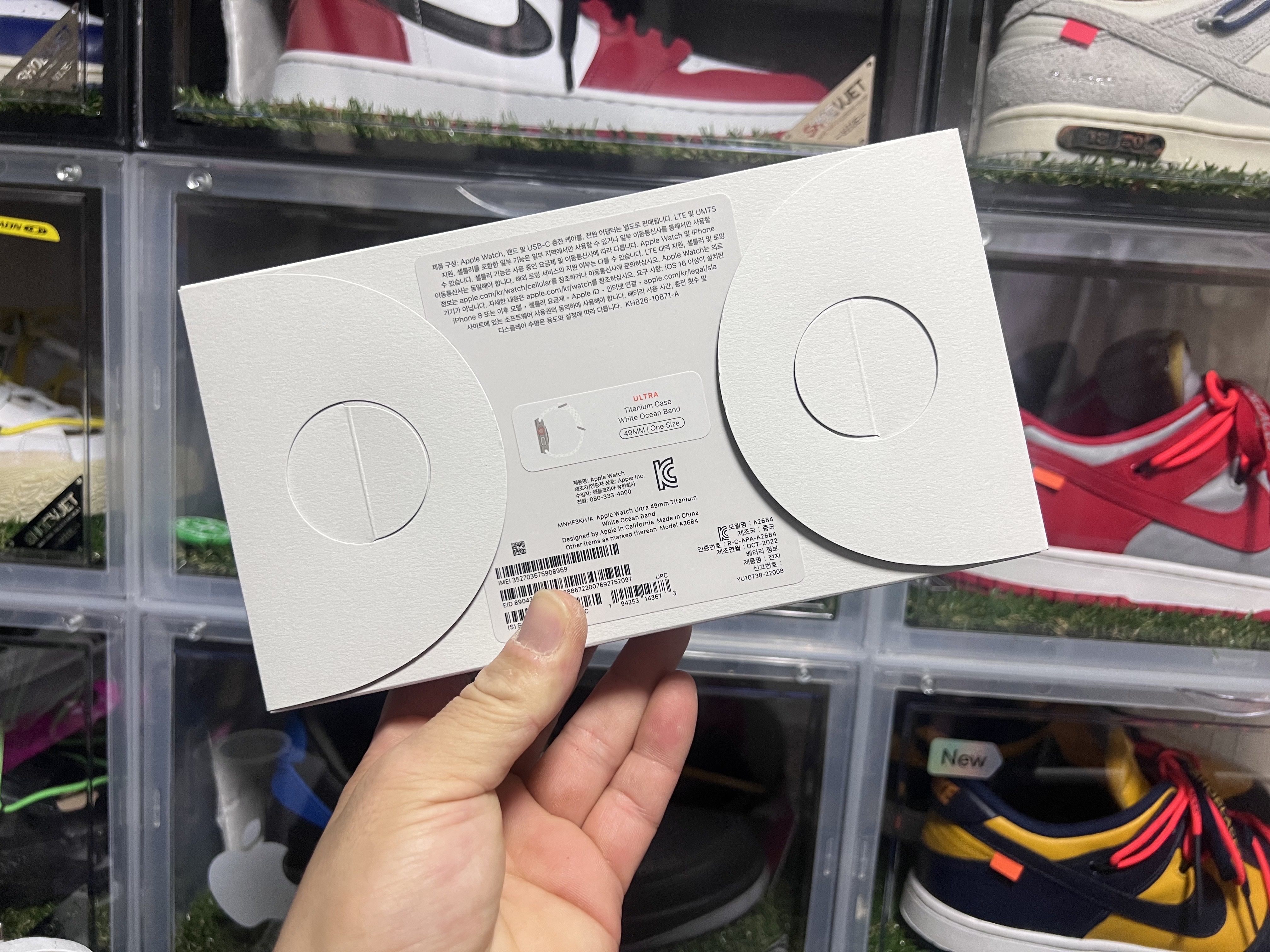 Nike x Off-White Dunk Low University Gold Midnight Navy, Apple Watch Ultra 49mm Titanium Case with Ocean Band White (Korean Ver.) 착용 스타일 - 3
