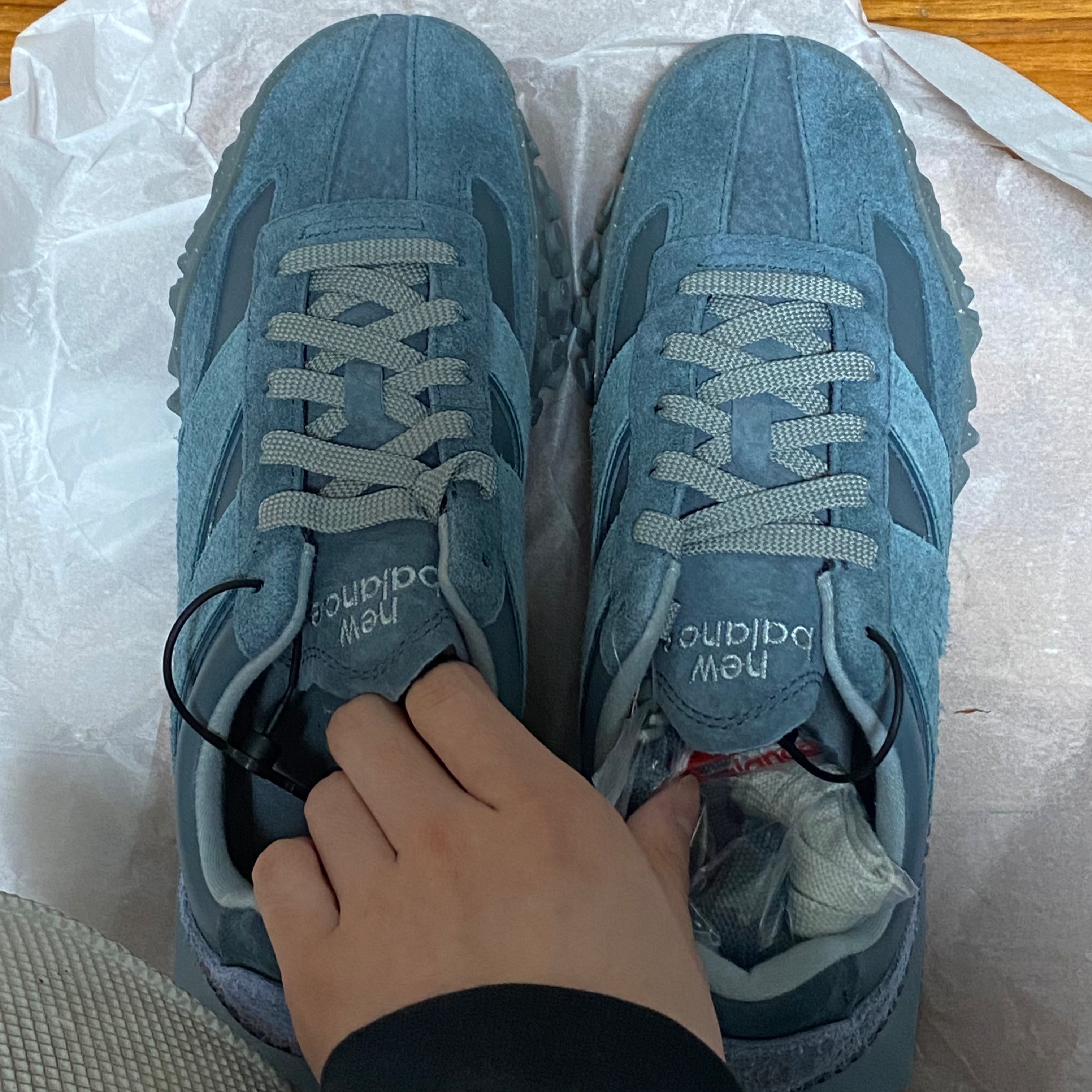 New Balance x Auralee XC-72 Blue 착용 스타일 - 2