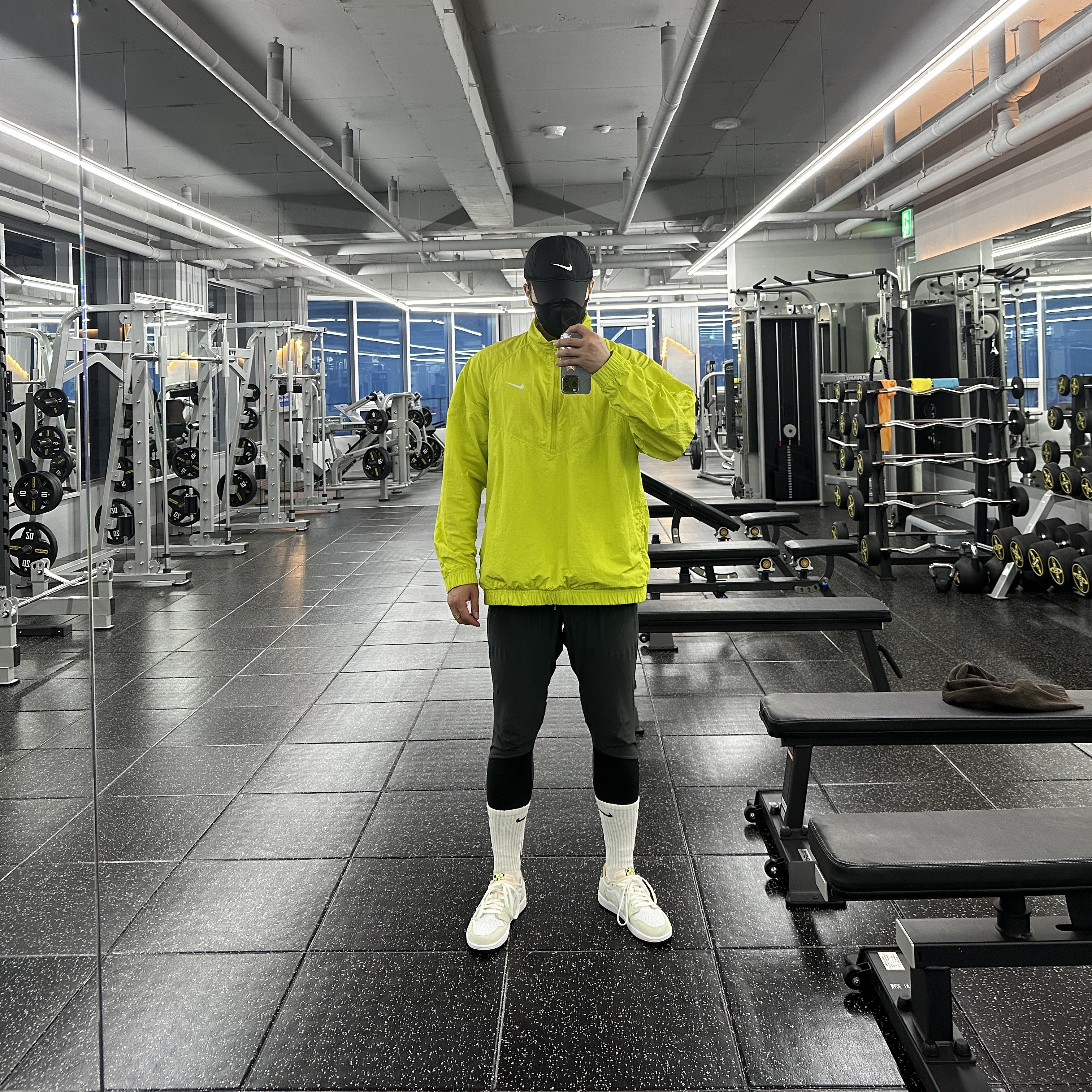 Nike x Stussy Windrunner Jacket Bright Cactus, Jordan 1 Low OG Ghost Green 착용 스타일