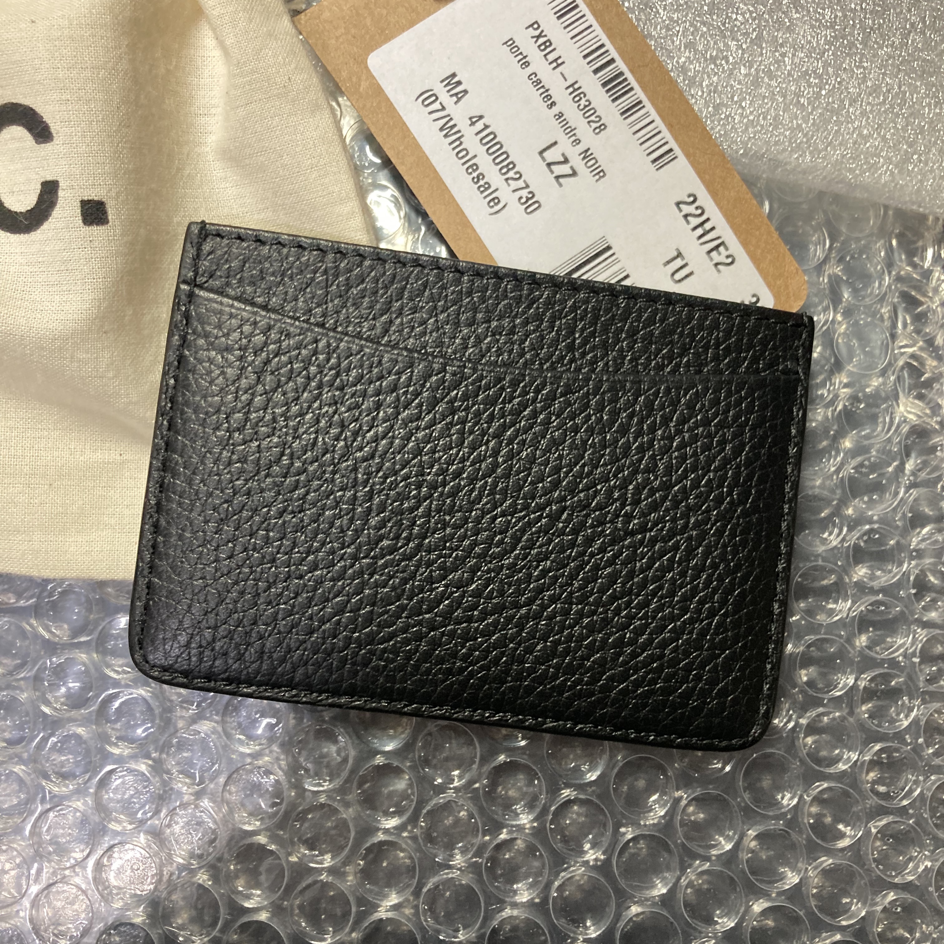 A.P.C. Andre Grain Card Holder Black 착용 스타일 - 2