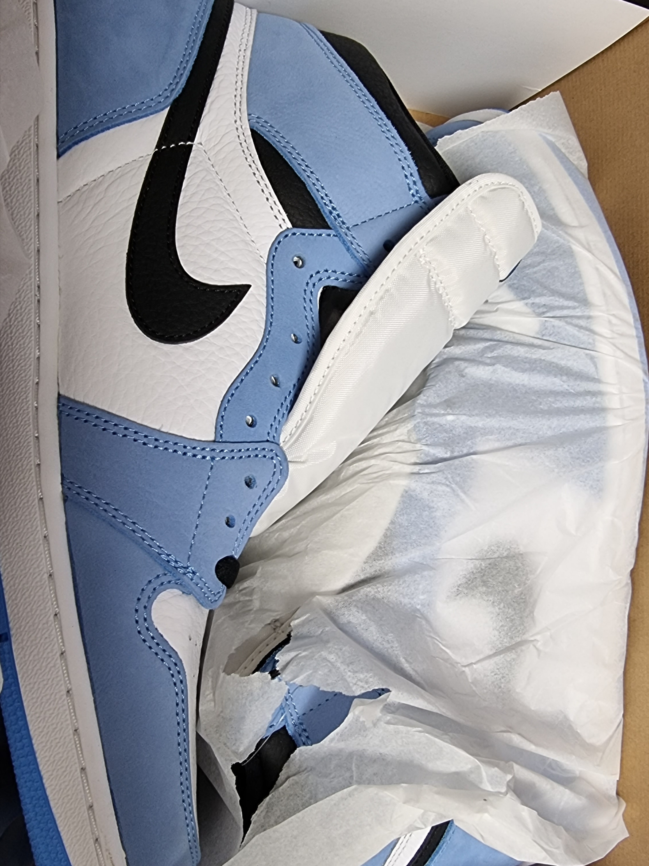 Jordan 1 Retro High OG University Blue 착용 스타일