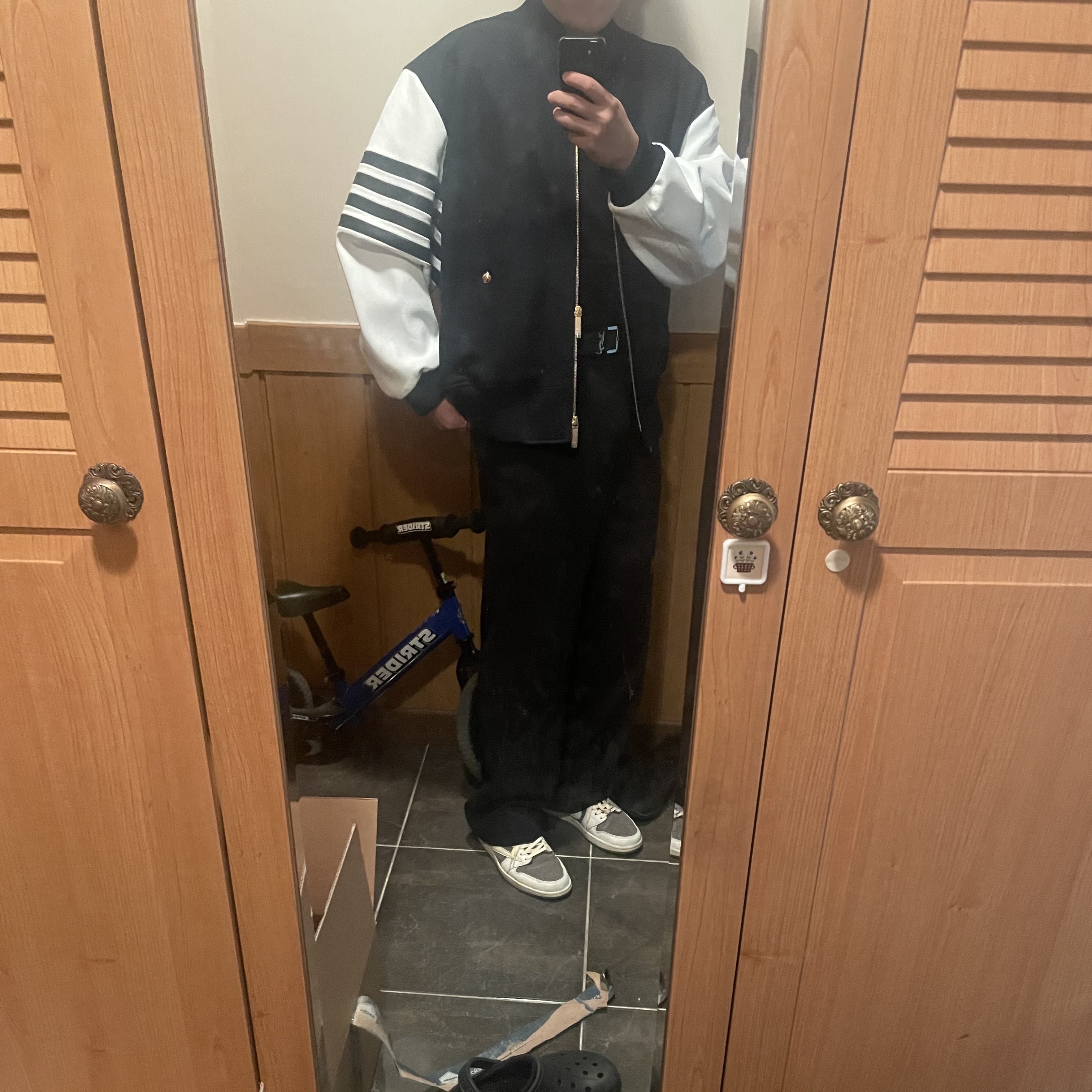 Thom Browne Melton Wool 4-Bar Oversized Blouson Jacket Navy 착용 스타일