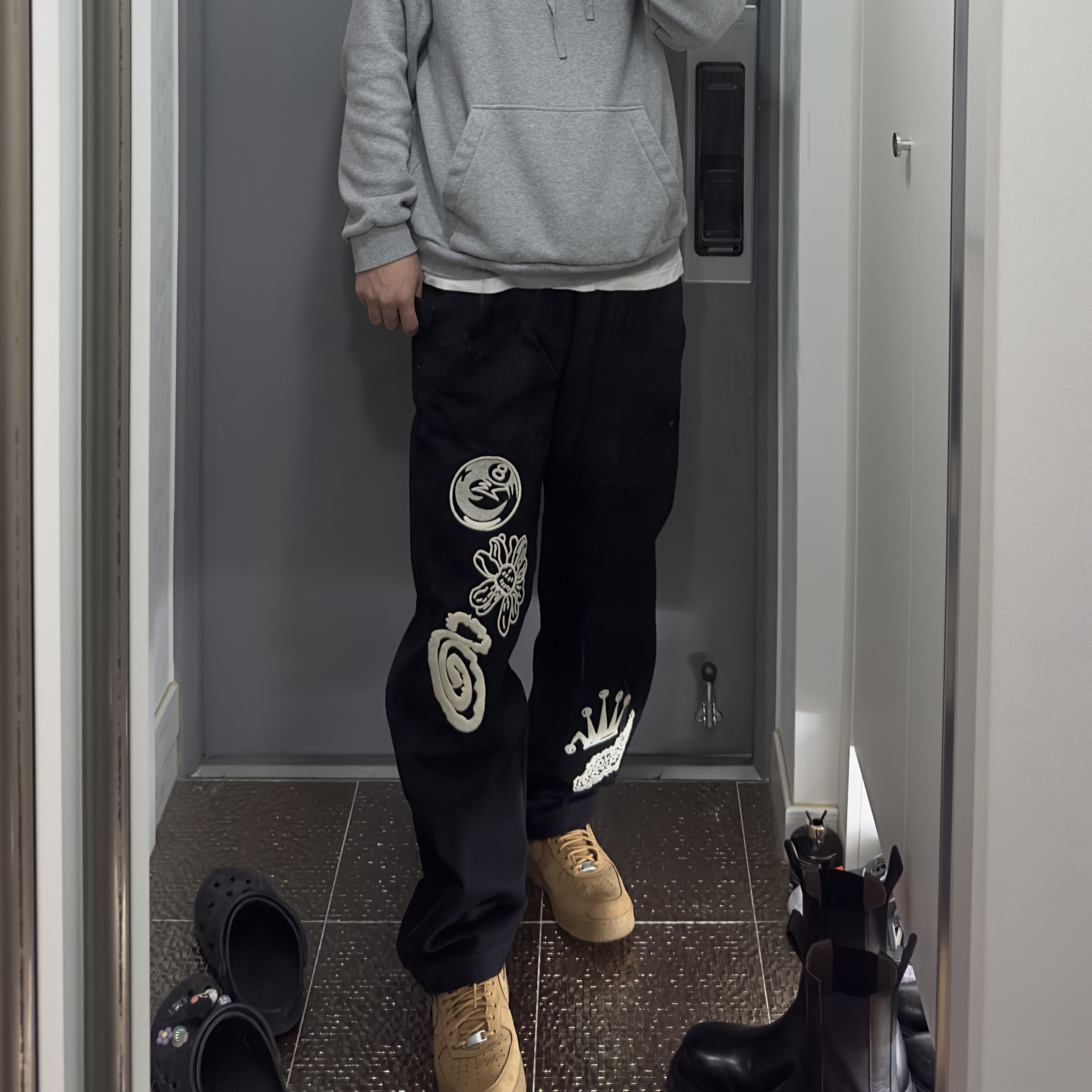 Nike x Supreme Air Force 1 Low Flax, Stussy Noma Icon Beach Pants Washed Black 착용 스타일 - 2