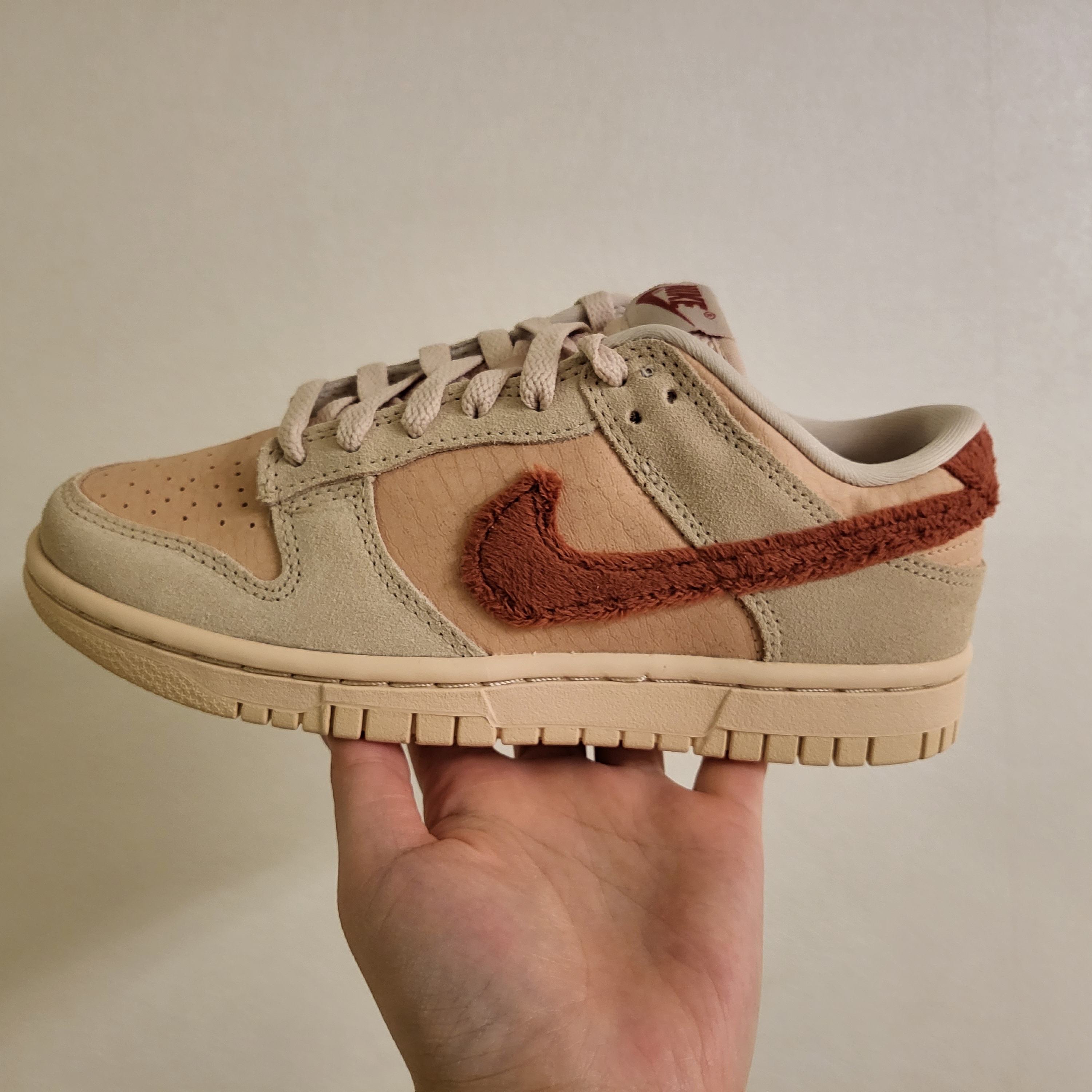 (W) Nike Dunk Low Shimmer Sanddrift 착용 스타일 - 5