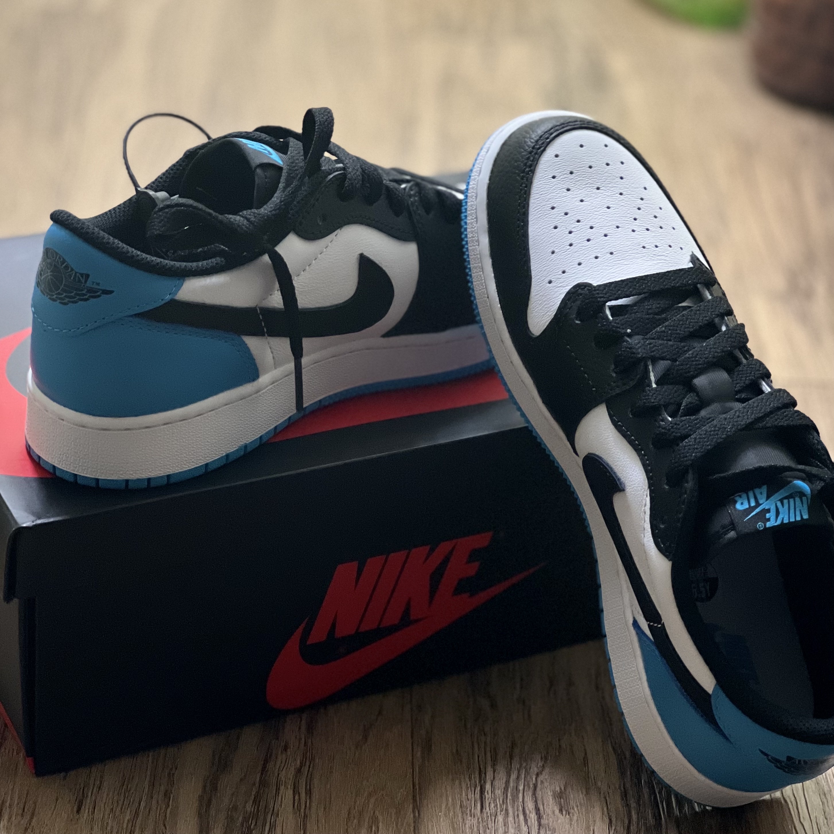 (GS) Jordan 1 Retro Low OG Black and Dark Powder Blue 착용 스타일