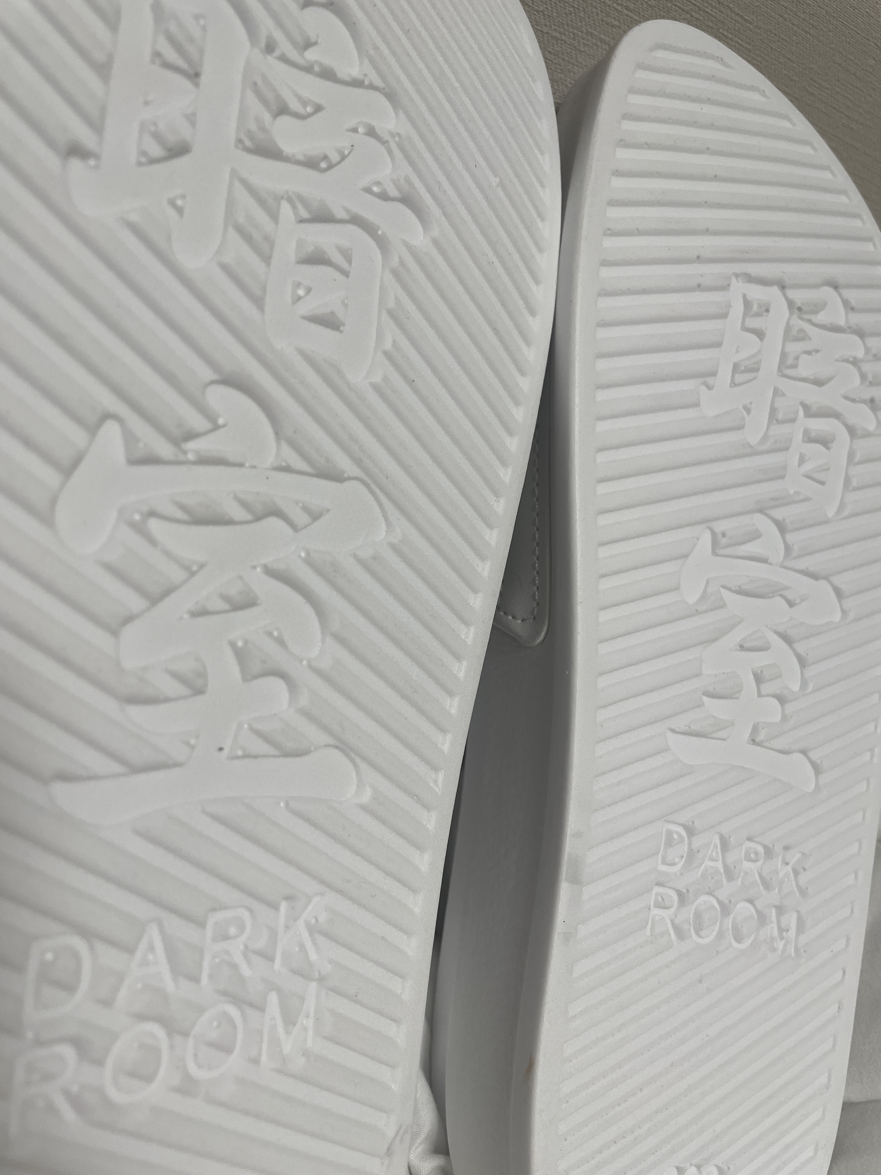Darkr8m Studio Slides White 착용 스타일 - 2