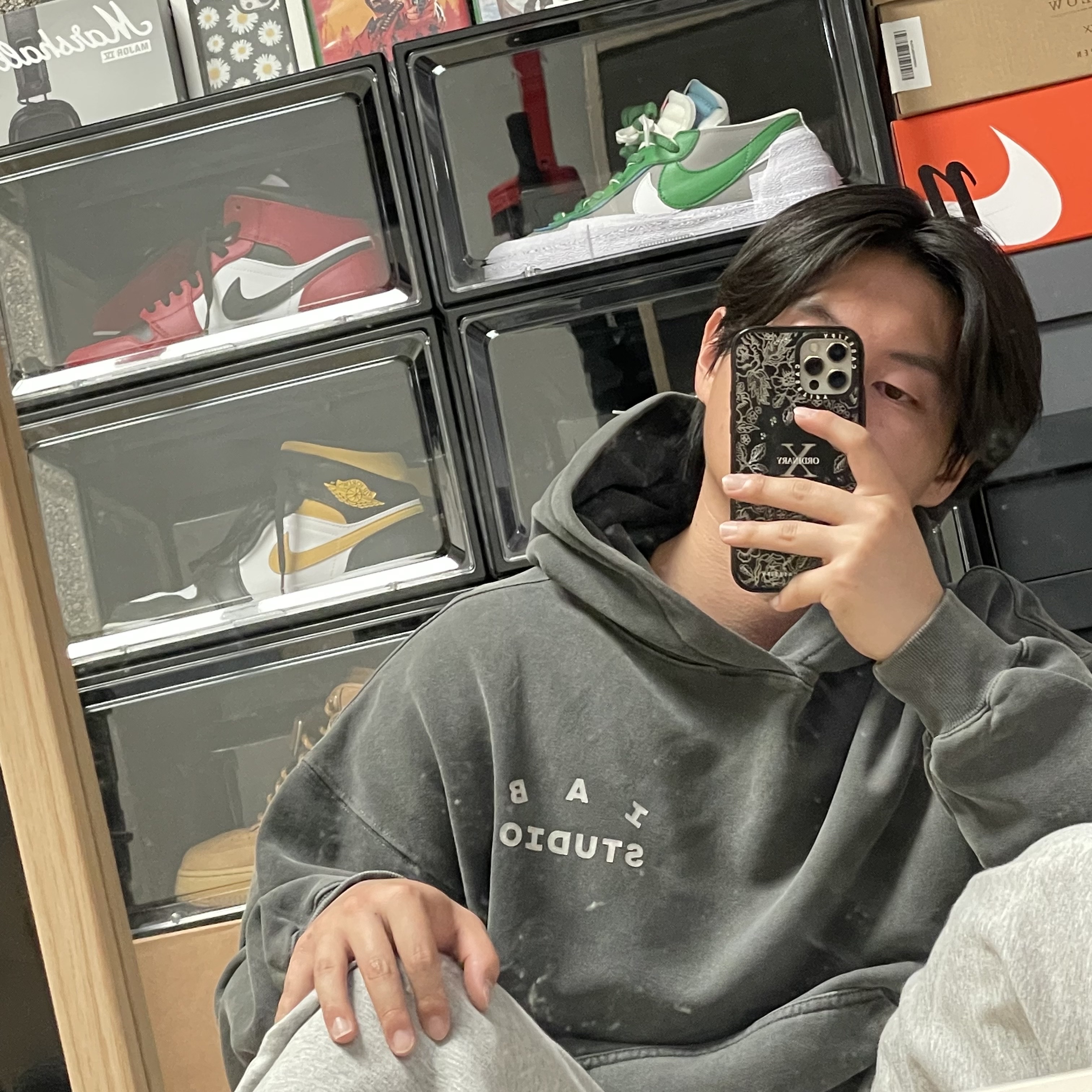 IAB Studio Pigment Hoodie & Sack Black 착용 스타일 - 1