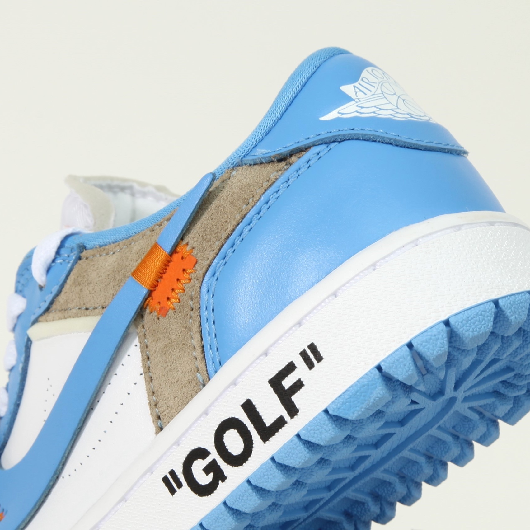 Jordan 1 Low Golf White and University Blue 착용 스타일 - 2