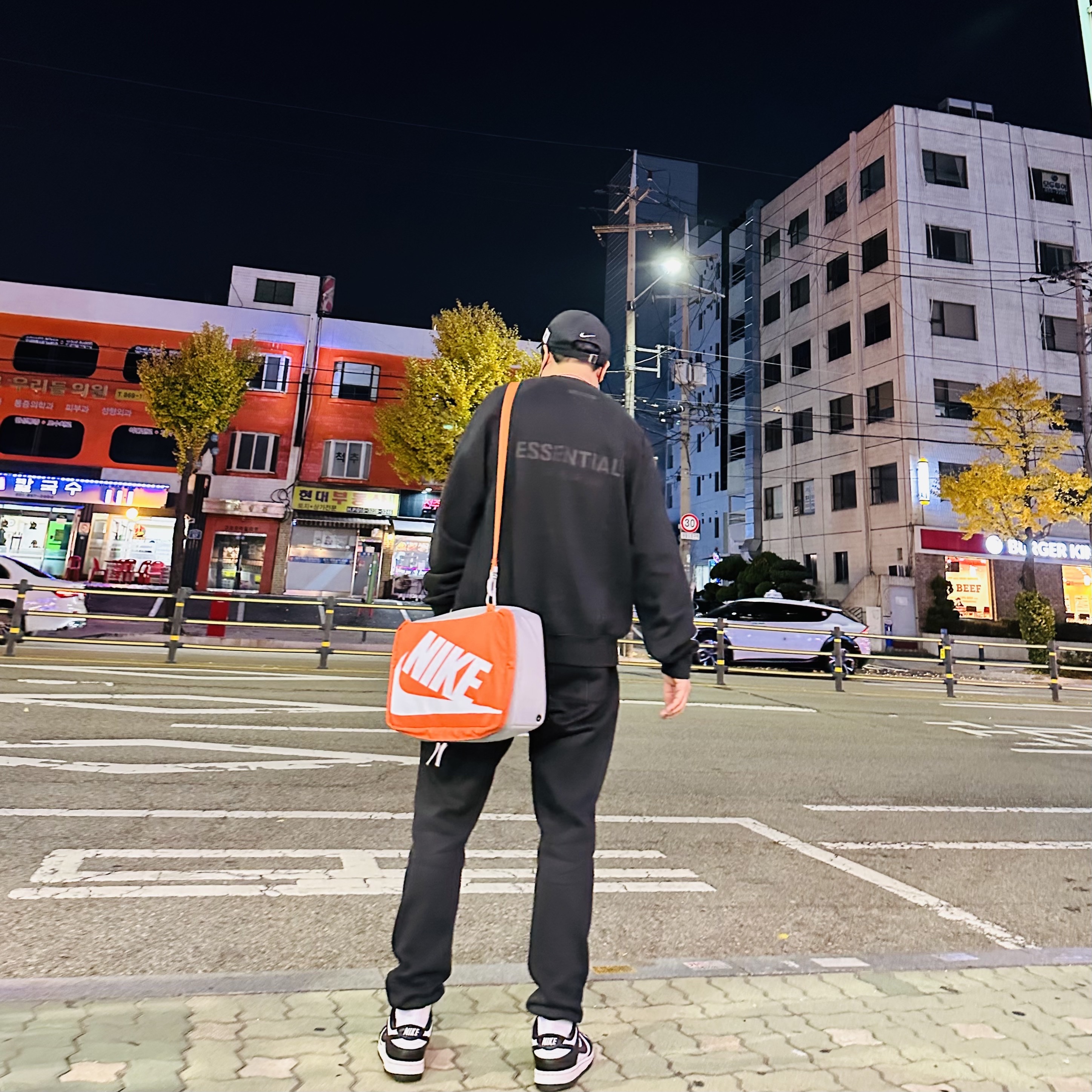 Nike H86 Korea Cap Black, Essentials Sweatpants Black - 21SS 착용 스타일 - 1