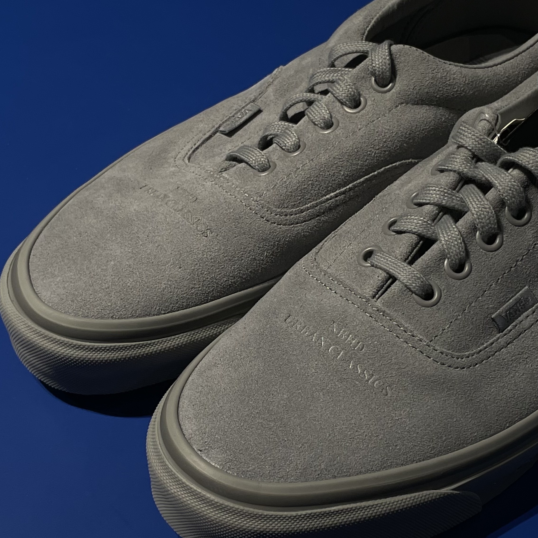 Vans x Neighborhood Era 95 DX Grey 착용 스타일 - 1