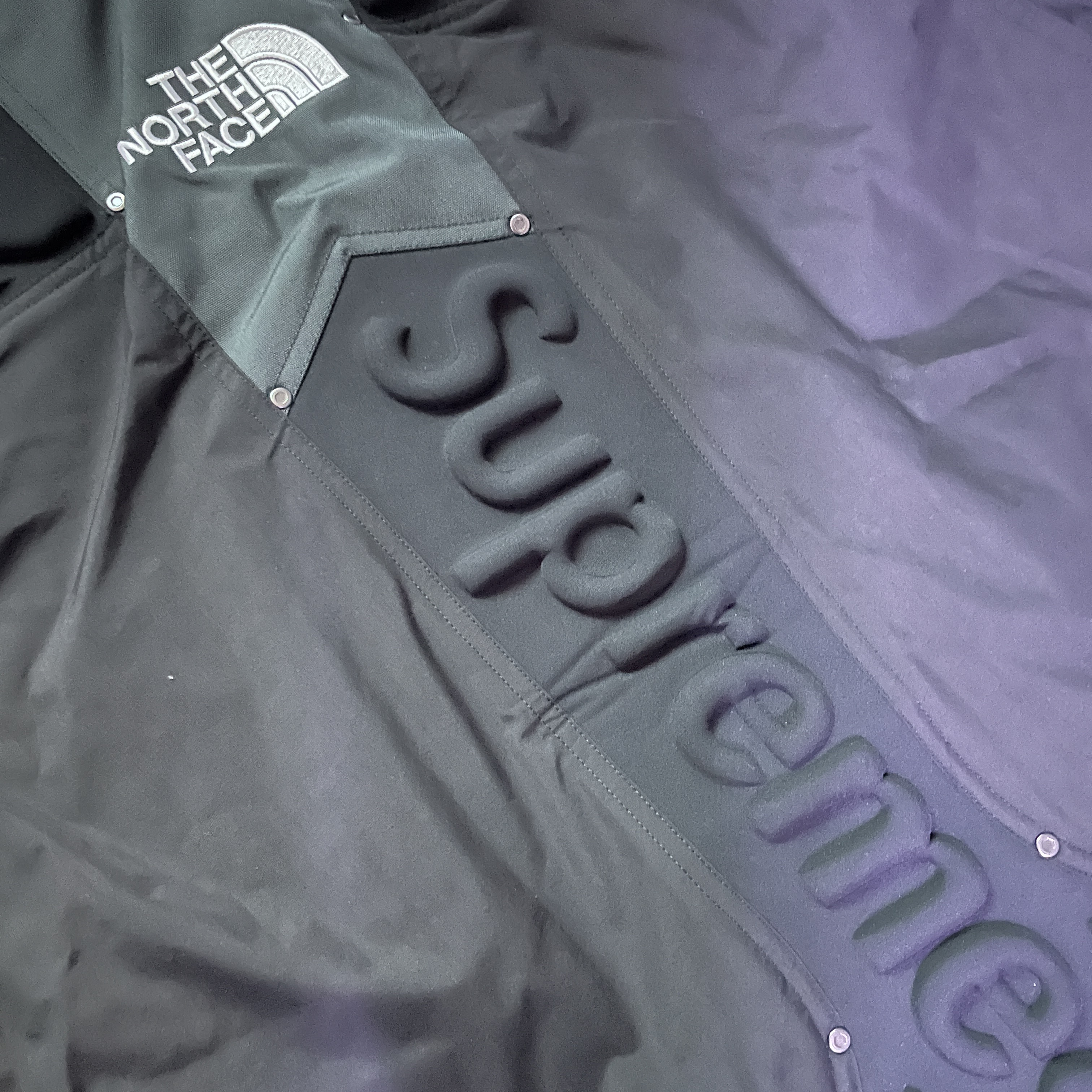 Supreme x The North Face Steep Tech Apogee Jacket Black - 22FW, Supreme x Jules Pansu Pillows Red (Set of 3) 착용 스타일 - 4