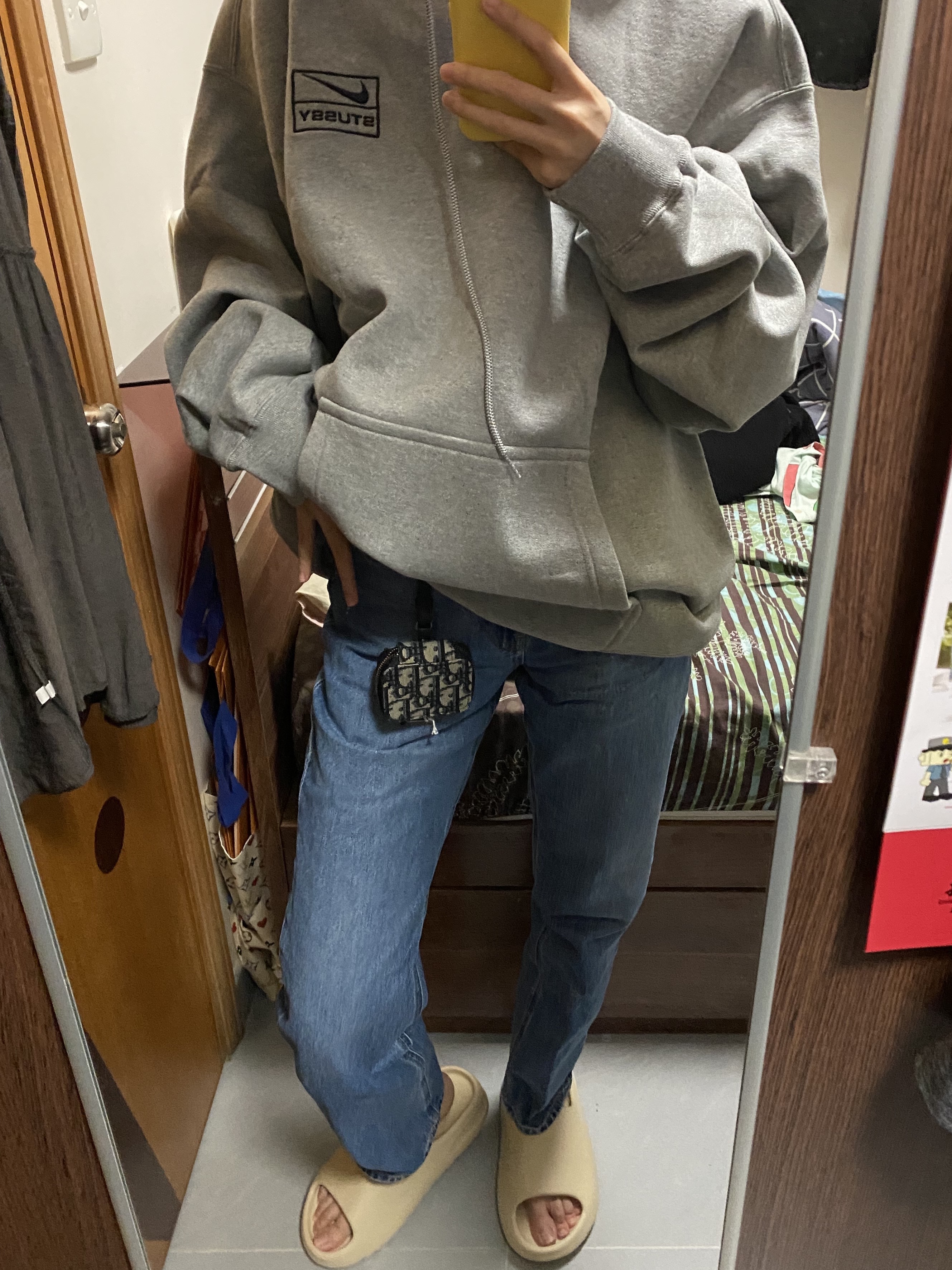 Adidas Yeezy Slide Bone 2022/2023, Nike x Stussy NRG RA Washed Pullover Hoodie Black (DN4029-010) 착용 스타일 - 2