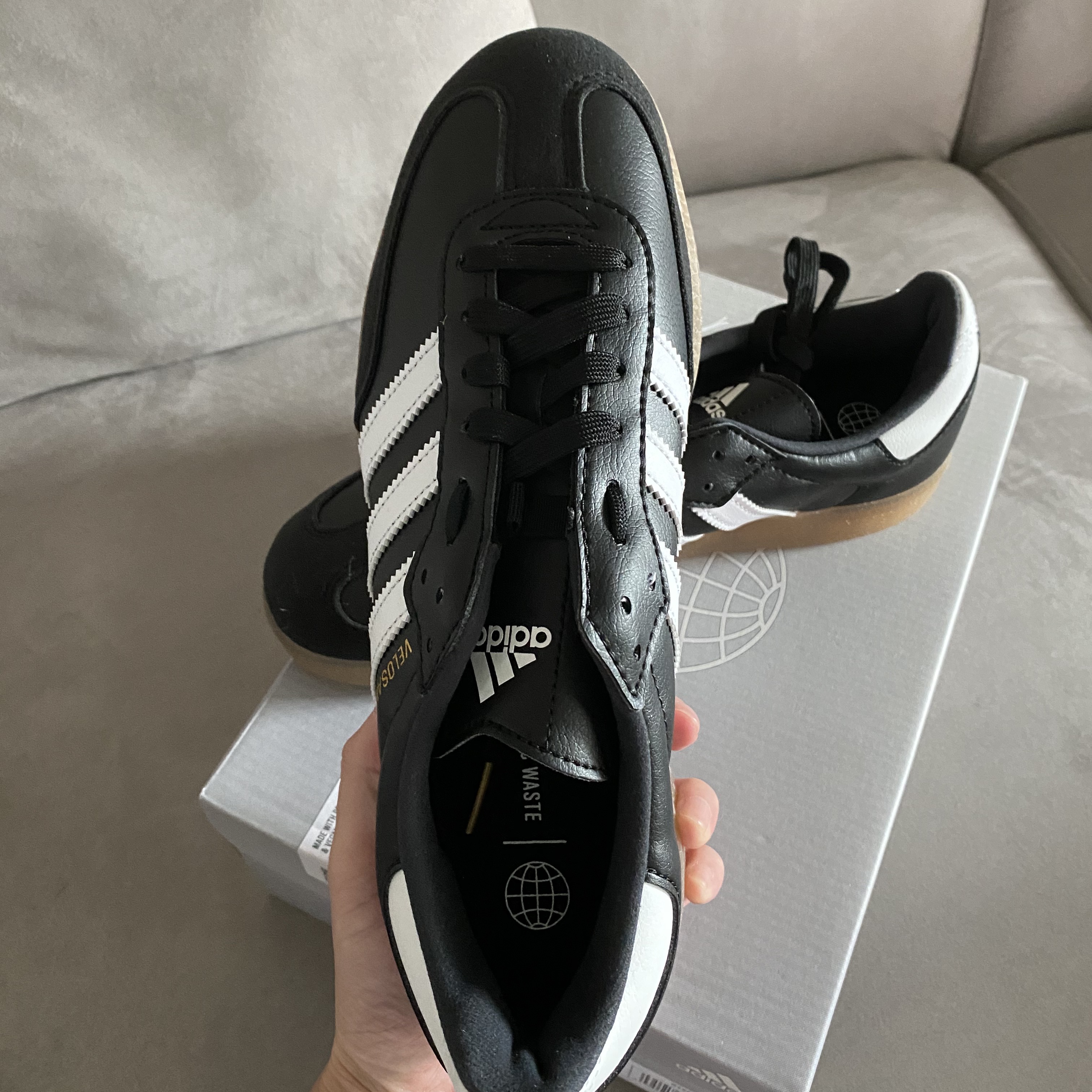 Adidas Velosamba Vegan Cycling Core Black 착용 스타일 - 2