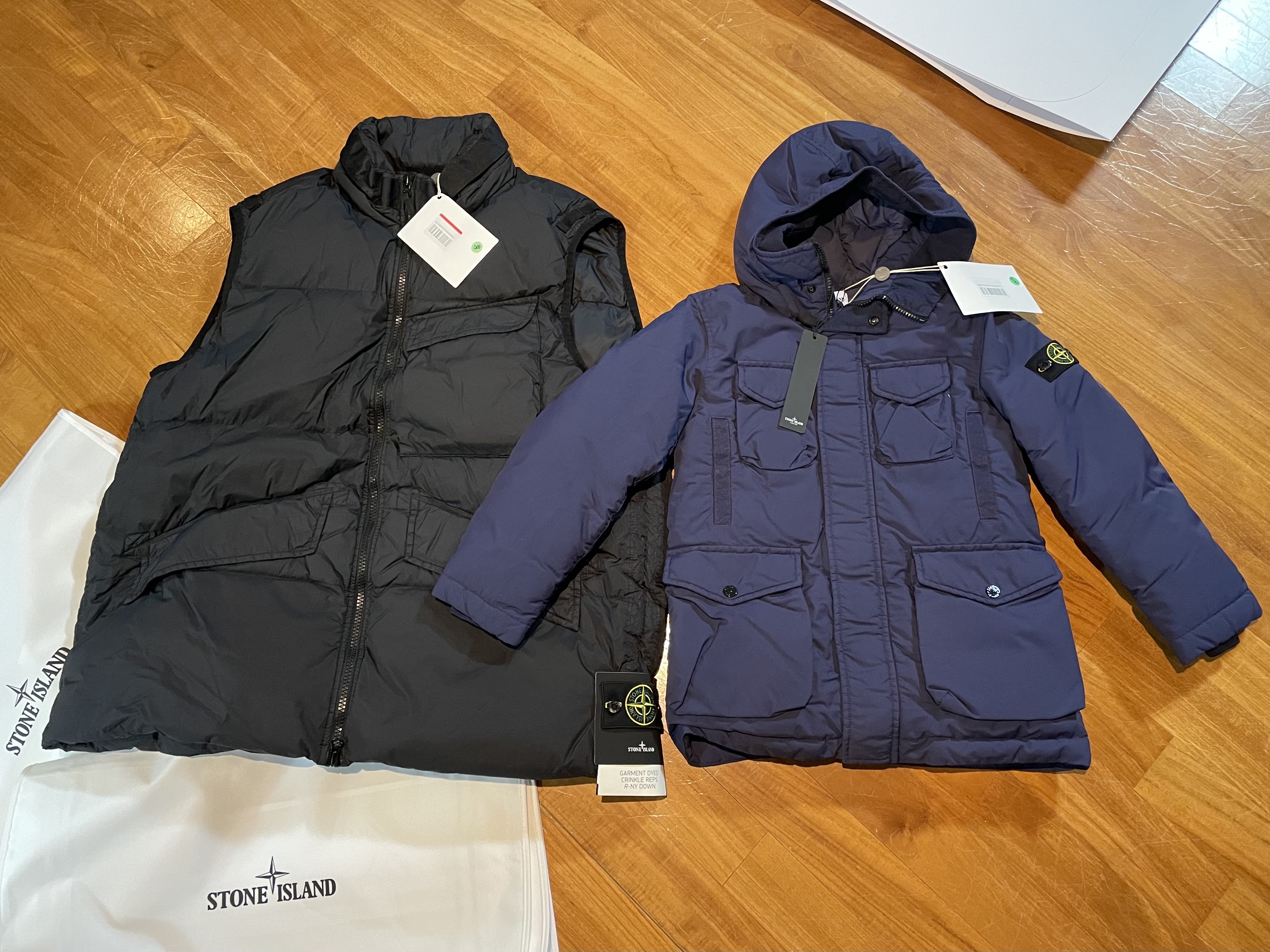 Stone Island G0123 Garment Dyed Crinkle Reps Nylon Down Vest Black - 22FW, (Kids) Stone Island 41136 Hooded Jacket Dark Grey - 22FW 착용 스타일 - 3