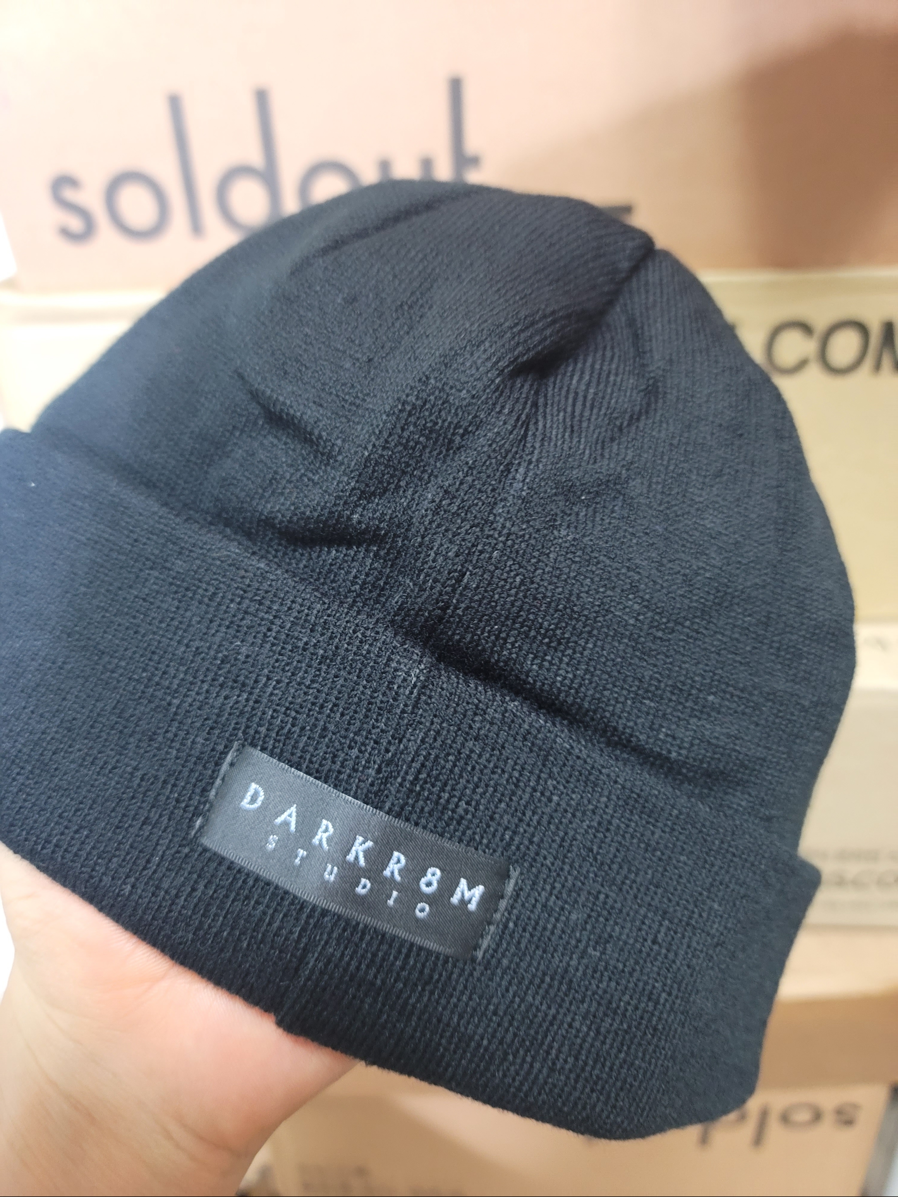 Darkr8m Studio Beanie Black 착용 스타일 - 1