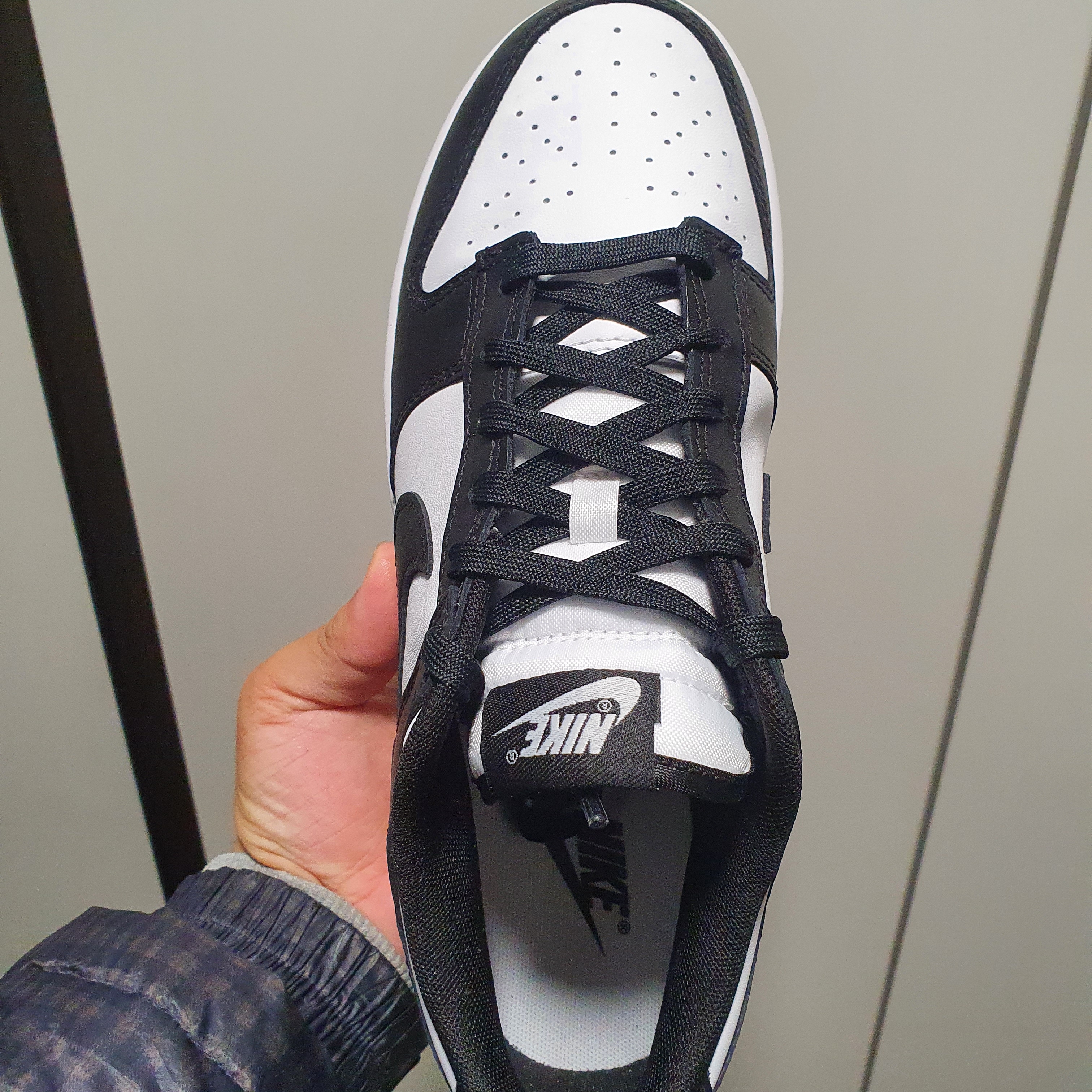 Nike Dunk Low Retro Black 착용 스타일 - 2