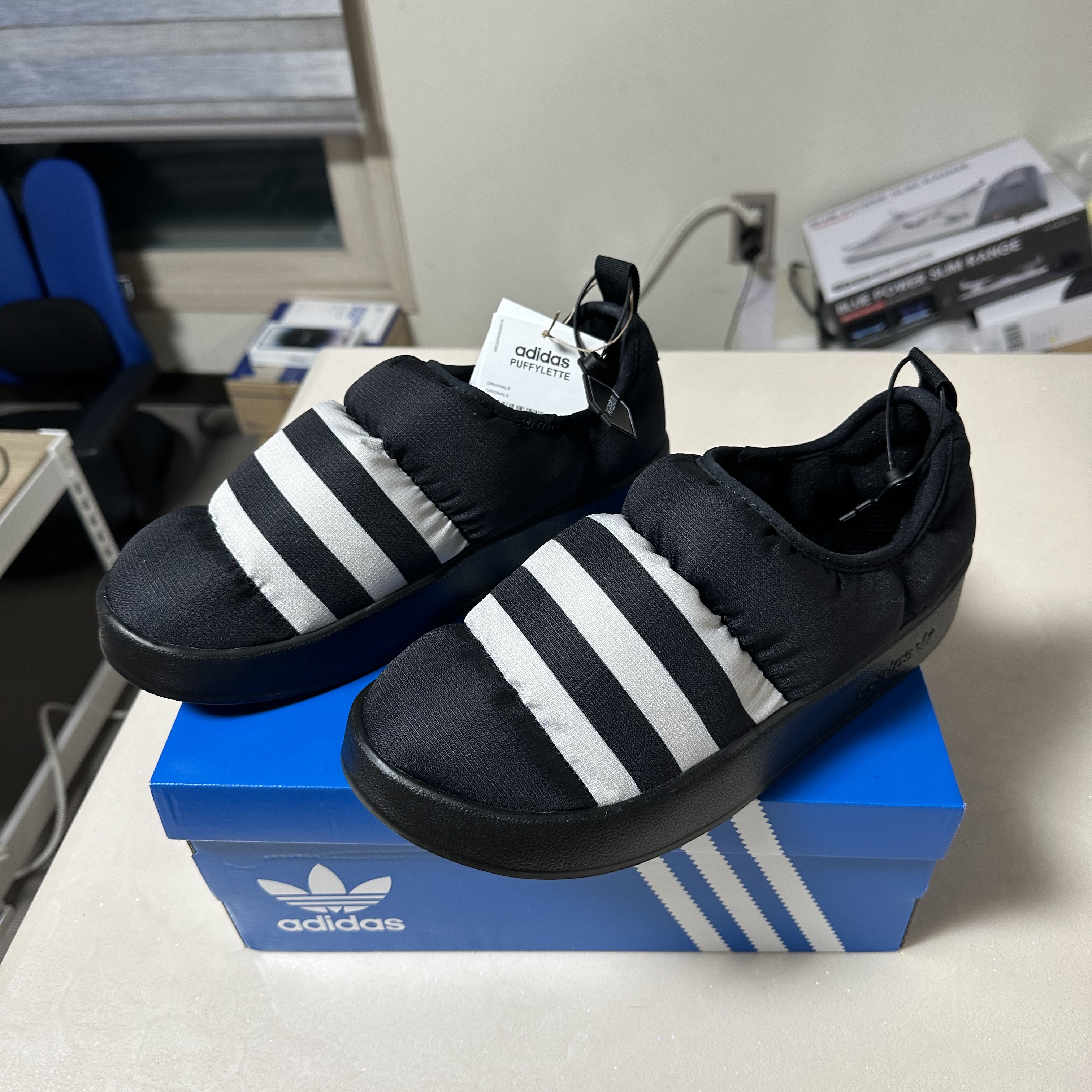 Adidas Puffylette Core Black 착용 스타일 - 2