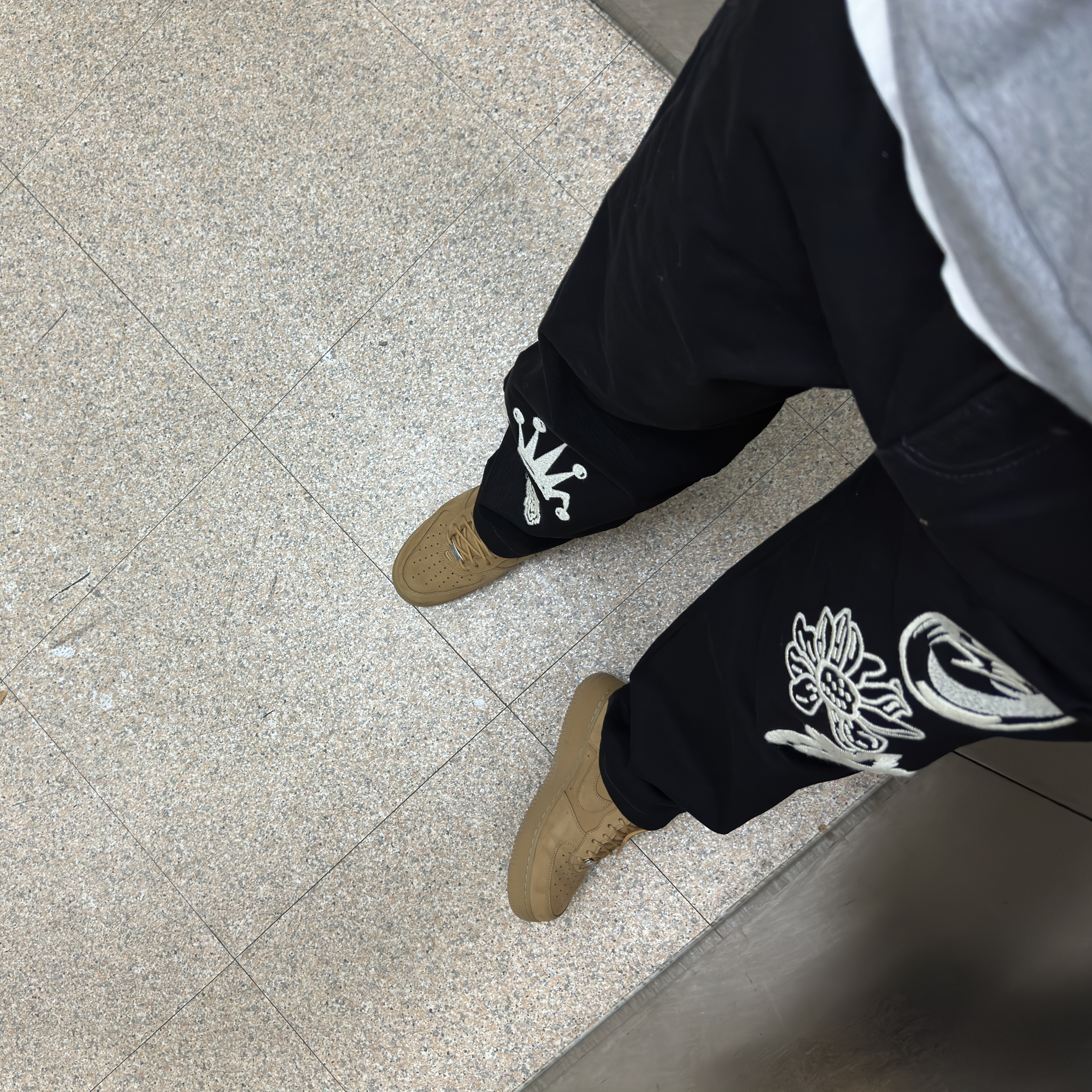 Nike x Supreme Air Force 1 Low Flax, Stussy Noma Icon Beach Pants Washed Black 착용 스타일 - 1