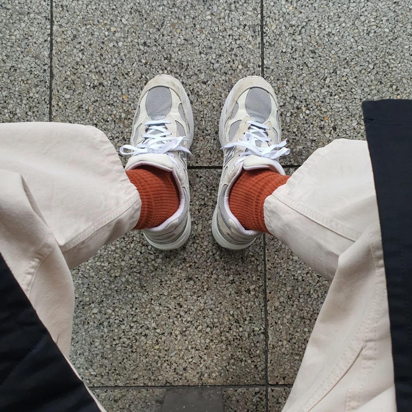 New Balance 992 Made in USA White Silver 착용 스타일 - 2