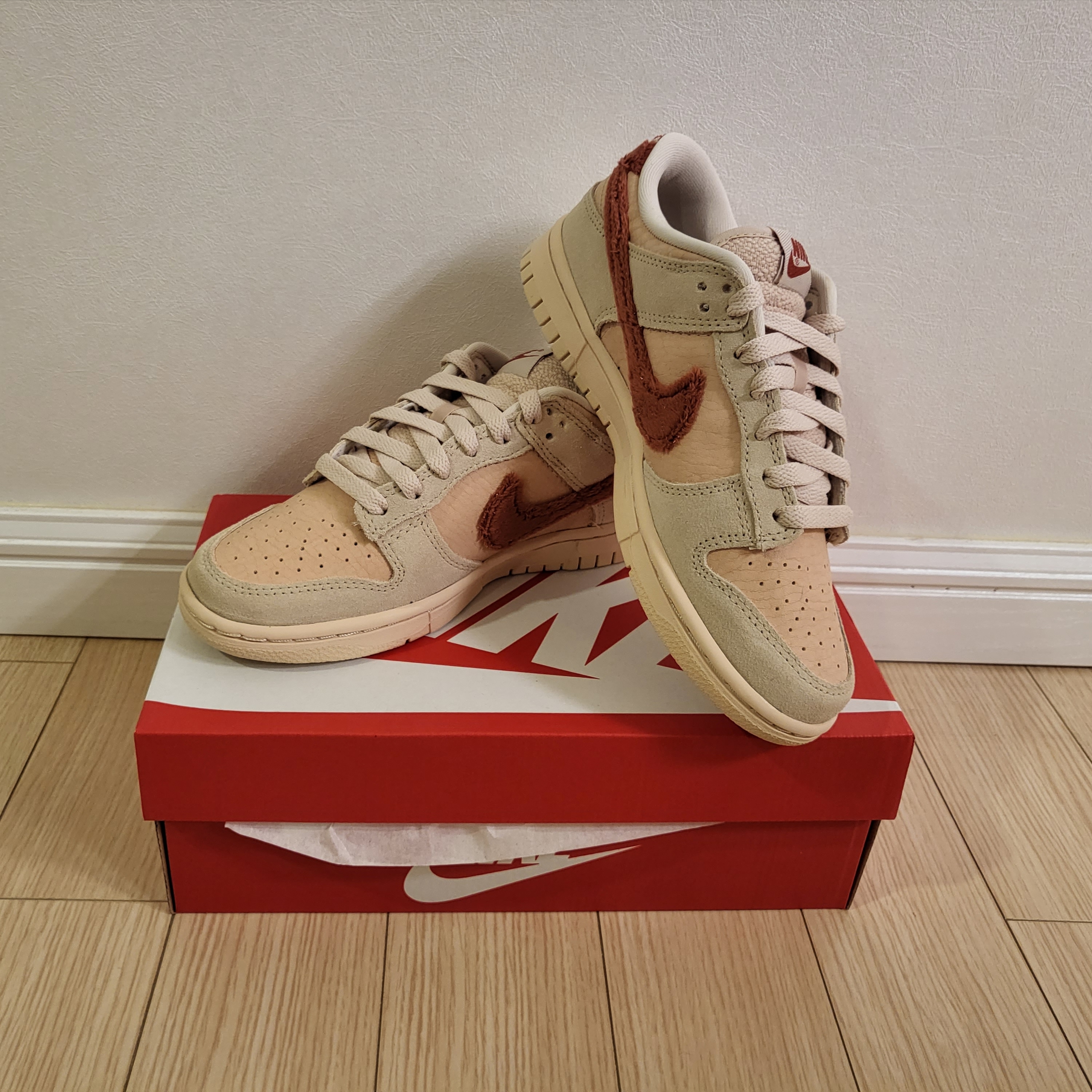 (W) Nike Dunk Low Shimmer Sanddrift 착용 스타일 - 3