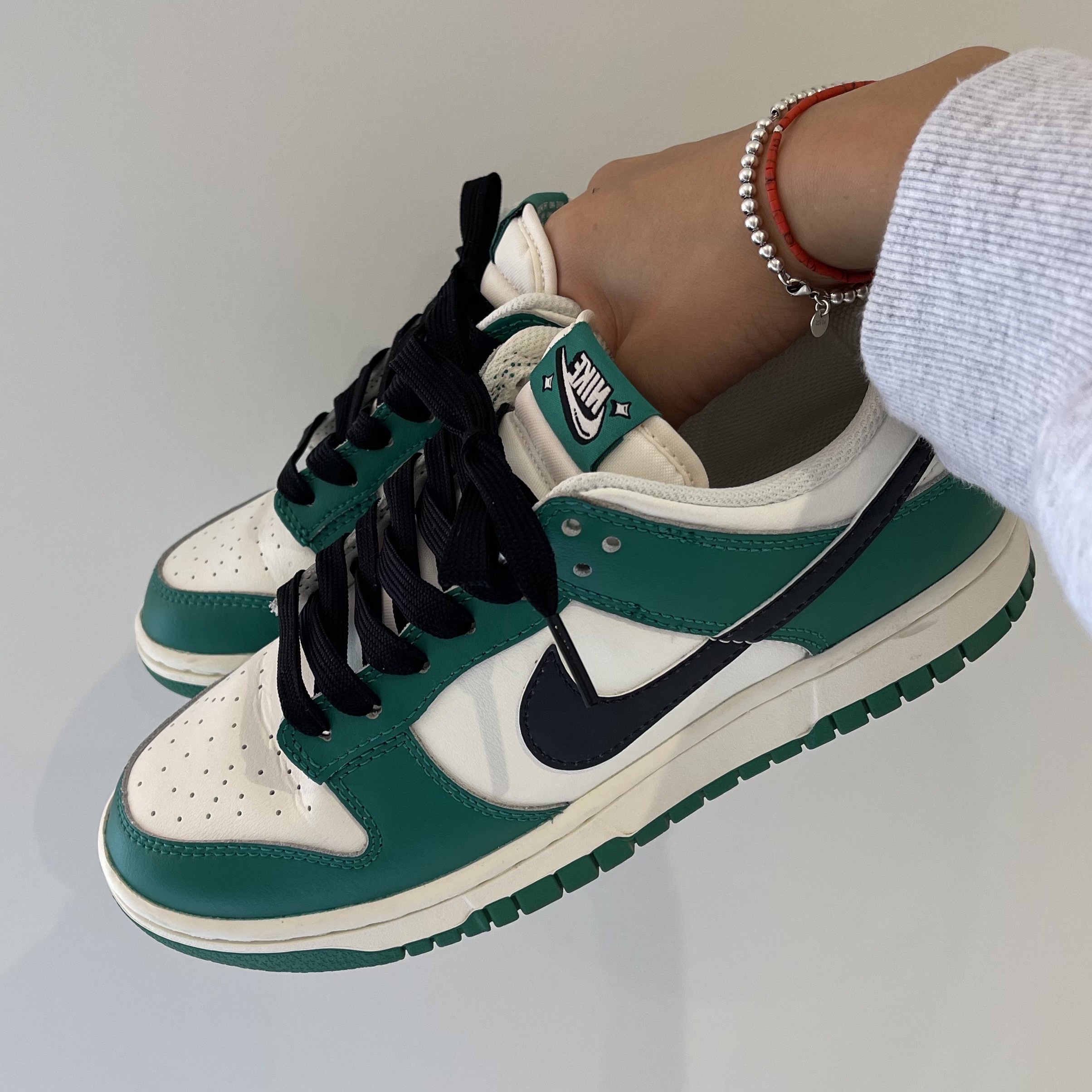 Nike Dunk Low Retro SE Jackpot Malachite 착용 스타일 - 3