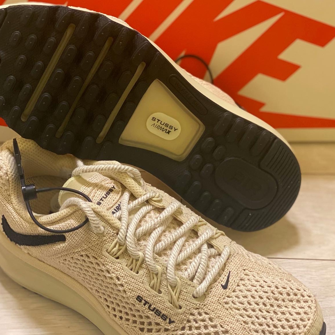 Nike x Stussy Air Max 2013 Fossil 착용 스타일 - 1