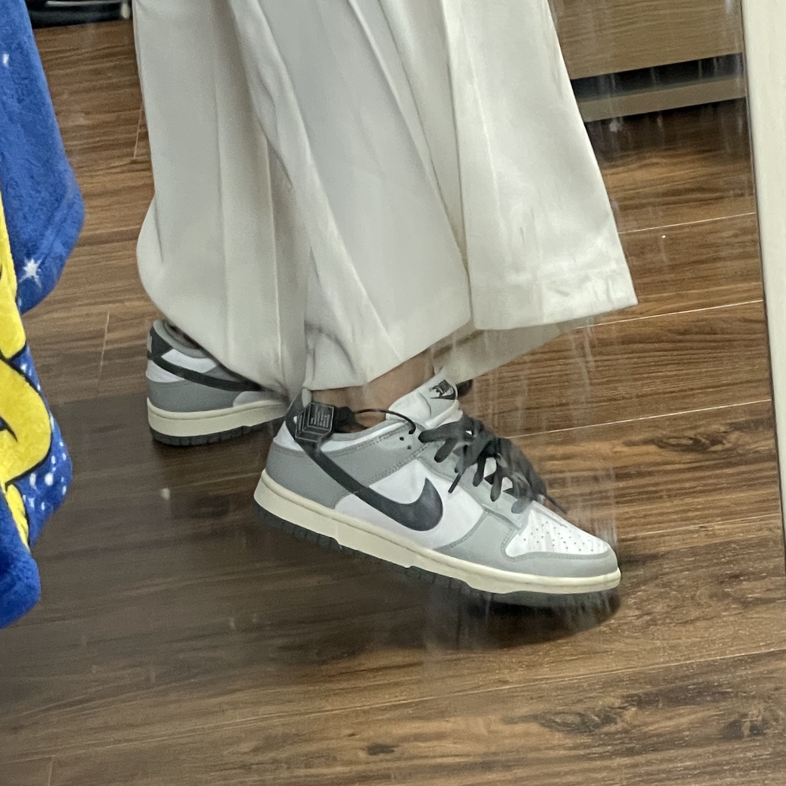 (W) Nike Dunk Low Light Smoke Grey 착용 스타일 - 2
