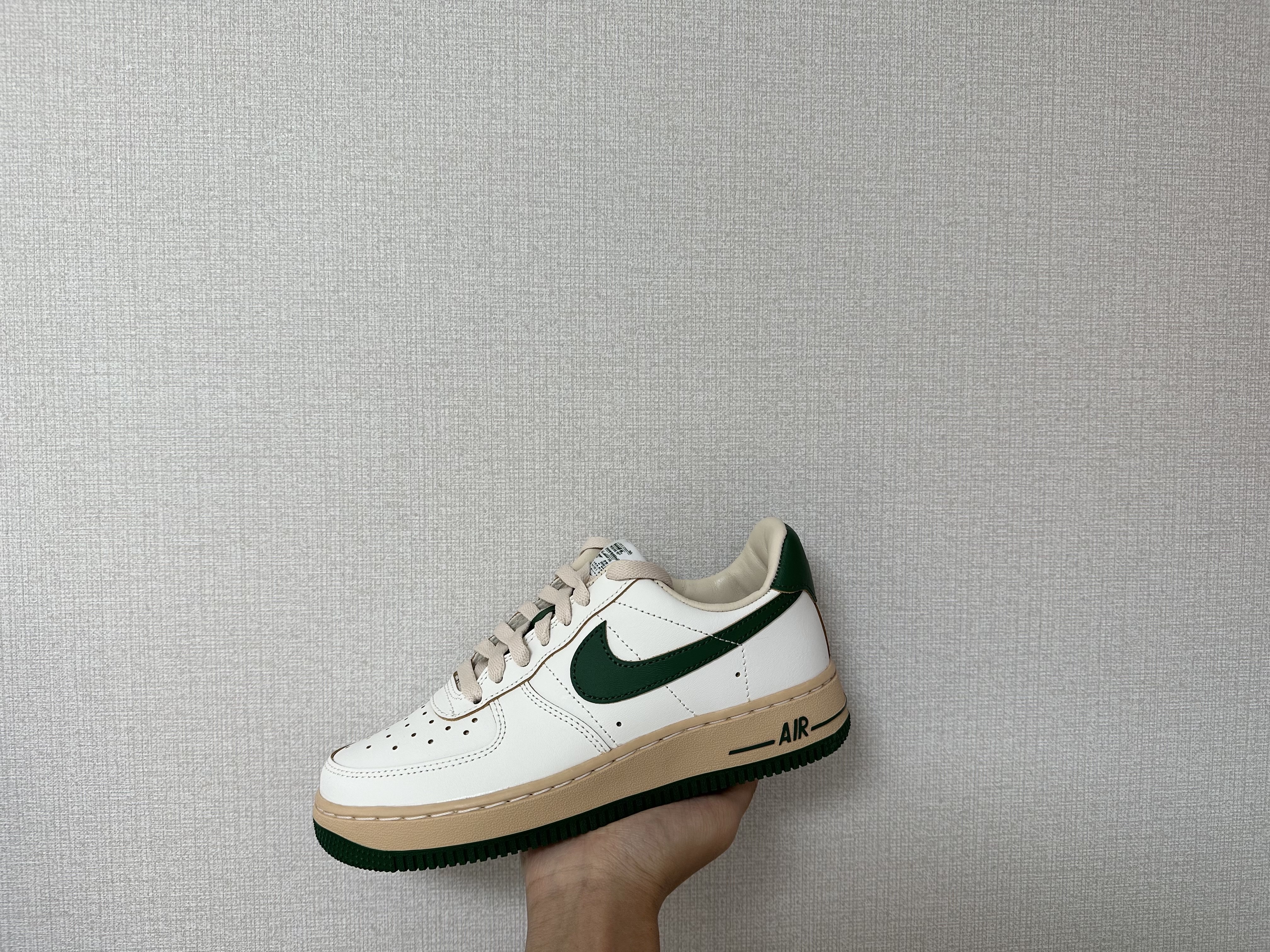 (W) Nike Air Force 1 Low Gorge Green, Nike Air Force 1 '07 LV8 40th Anniversary Join Forces Sail Malachite 착용 스타일 - 4