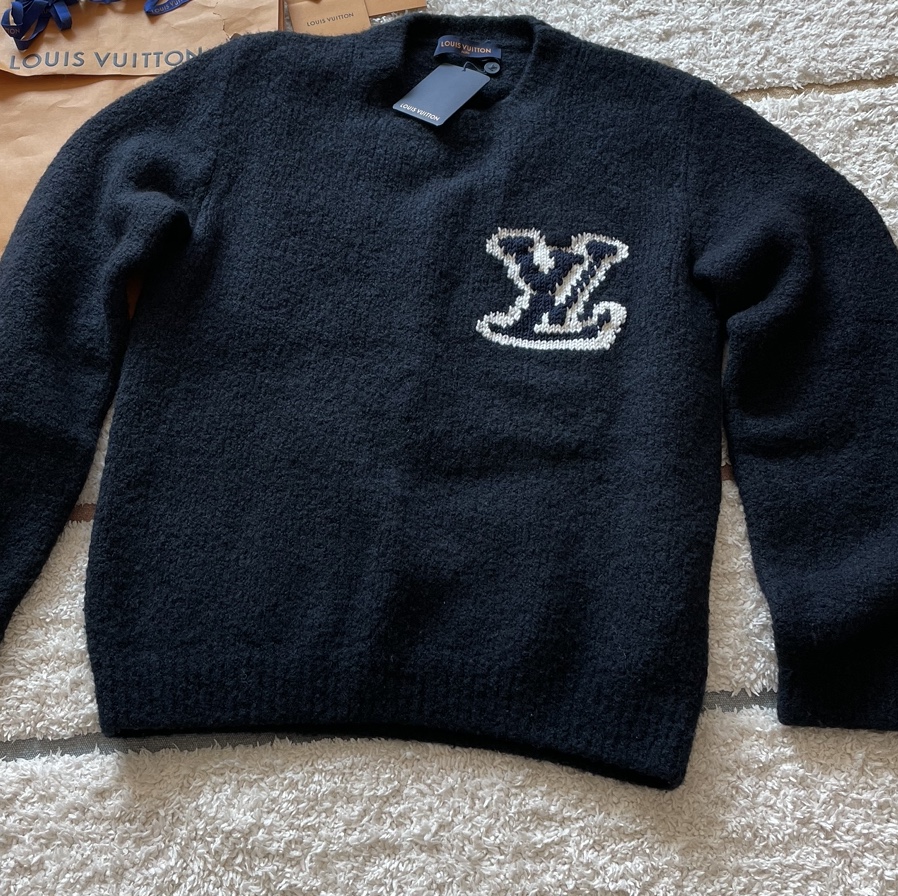 Louis Vuitton LV Intarsia Crewneck Knit Navy 착용 스타일