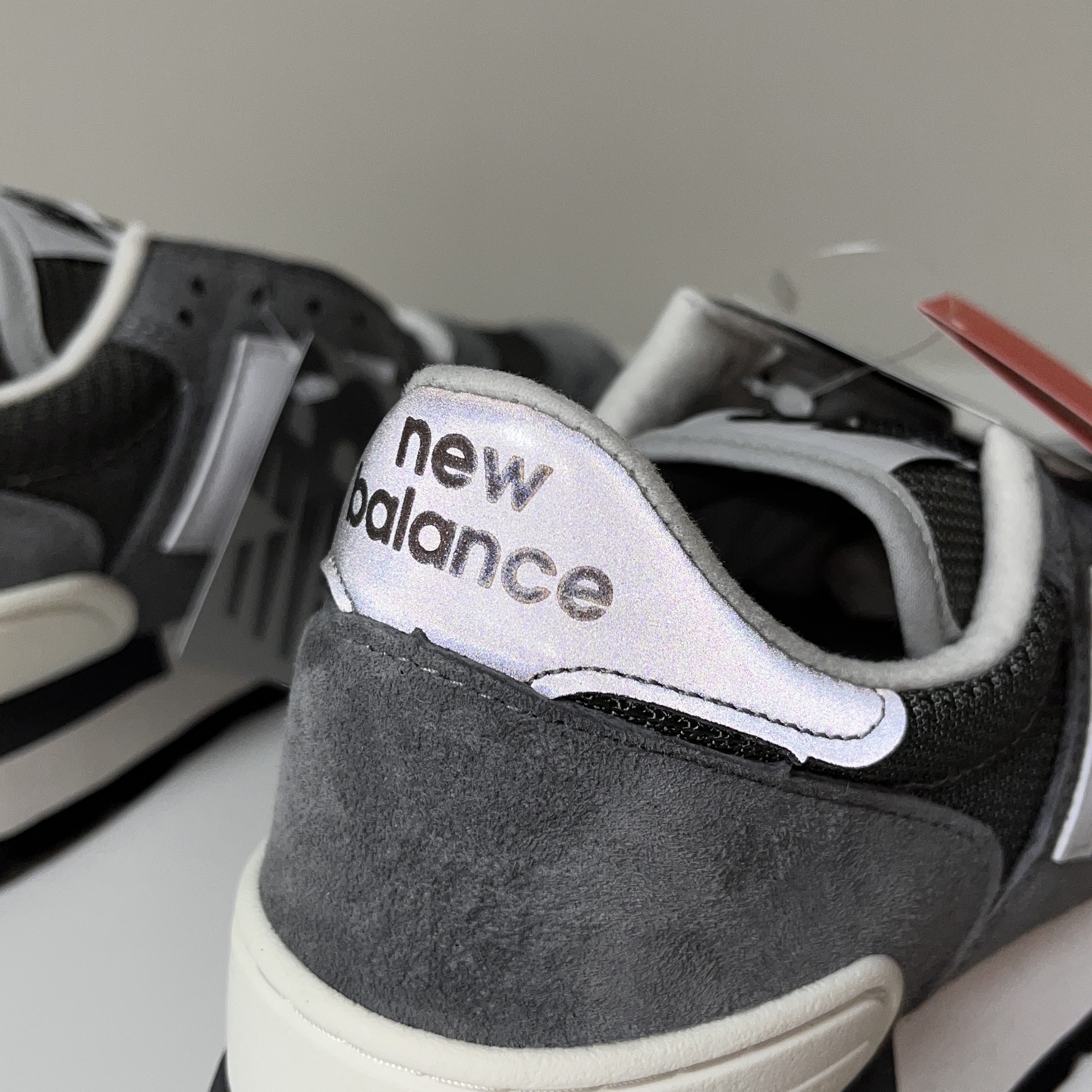 New Balance 990v1 Made in USA Grey White 착용 스타일 - 4